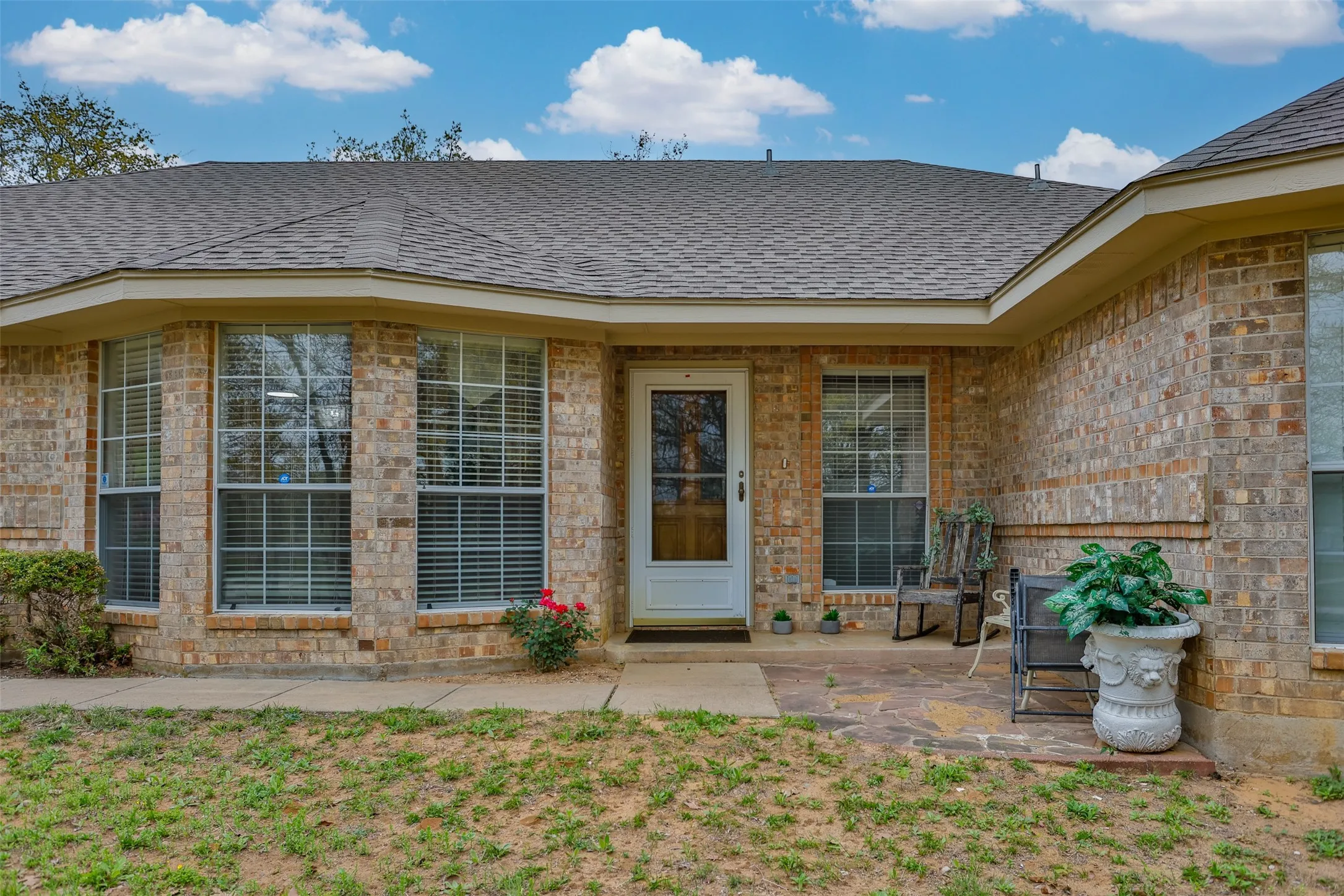 Single Family Residence For Sale in Cooke County , 8059 E US Highway 82, Gainesville, Texas 76240, 2 Bedroom, 2 Bathroom, Garage spaces, 1,962 Sqft, built in 1995, mls#21394219, Real Estate Agent in Gainesville, Homes For Sale in Cooke county, Homes For Sale in Gainesville, Realtor in Gainesville Texas, Real Estate Brokerage Independent Realty Texas, Luminita Cordes Realtor