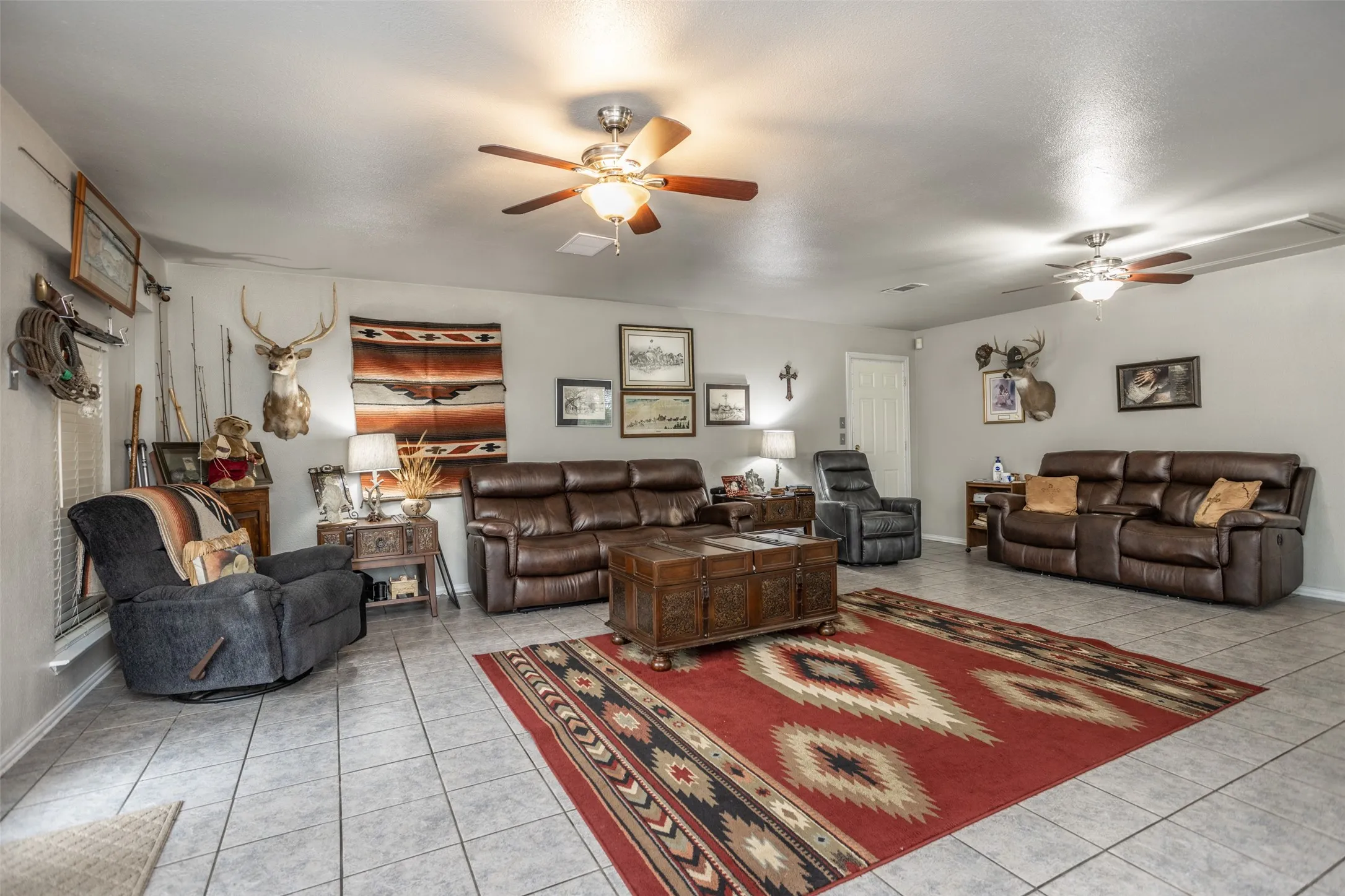 Single Family Residence For Sale in Cooke County , 8059 E US Highway 82, Gainesville, Texas 76240, 2 Bedroom, 2 Bathroom, Garage spaces, 1,962 Sqft, built in 1995, mls#21394219, Real Estate Agent in Gainesville, Homes For Sale in Cooke county, Homes For Sale in Gainesville, Realtor in Gainesville Texas, Real Estate Brokerage Independent Realty Texas, Luminita Cordes Realtor
