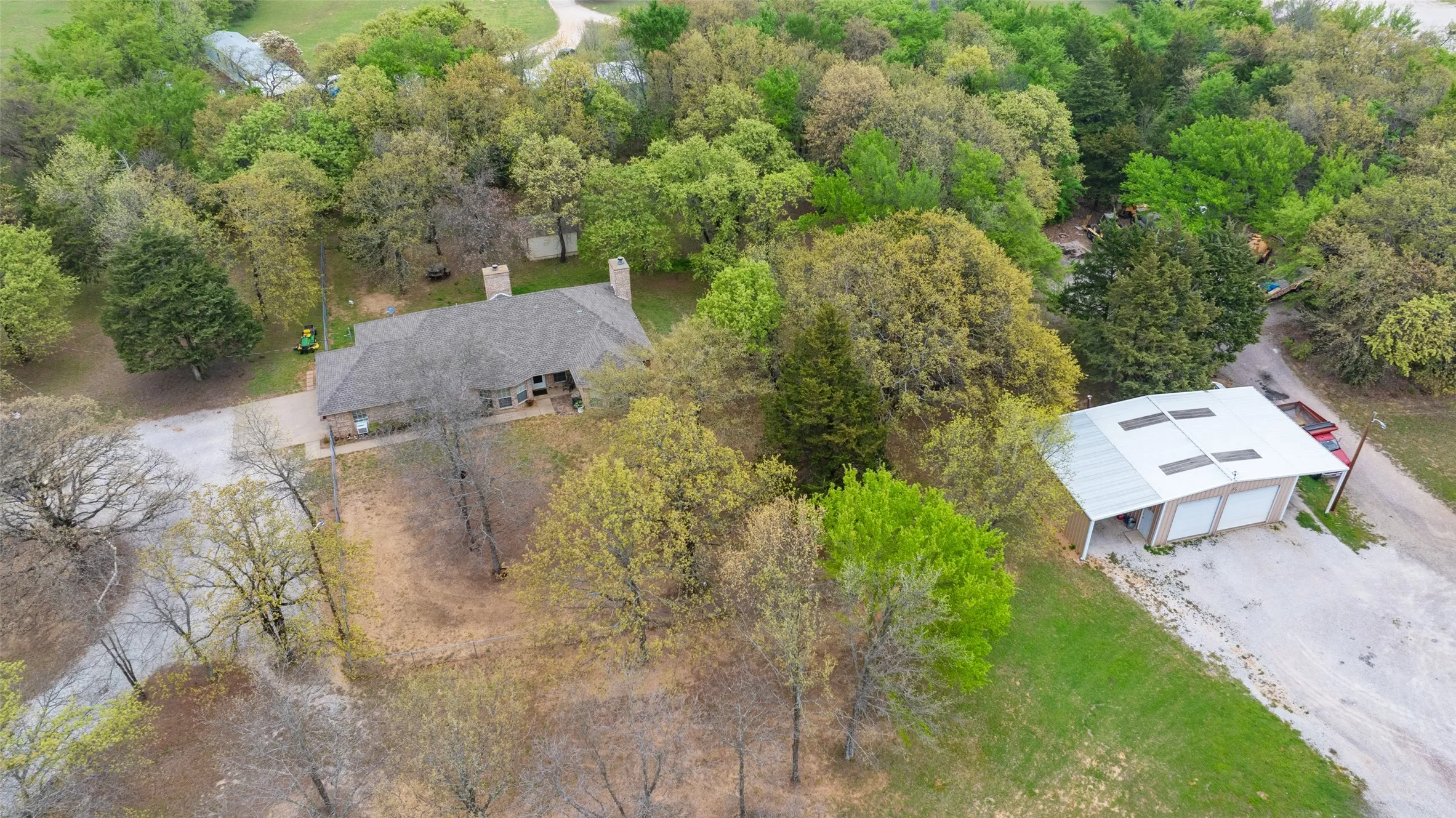 Single Family Residence For Sale in Cooke County , 8059 E US Highway 82, Gainesville, Texas 76240, 2 Bedroom, 2 Bathroom, Garage spaces, 1,962 Sqft, built in 1995, mls#21394219, Real Estate Agent in Gainesville, Homes For Sale in Cooke county, Homes For Sale in Gainesville, Realtor in Gainesville Texas, Real Estate Brokerage Independent Realty Texas, Luminita Cordes Realtor