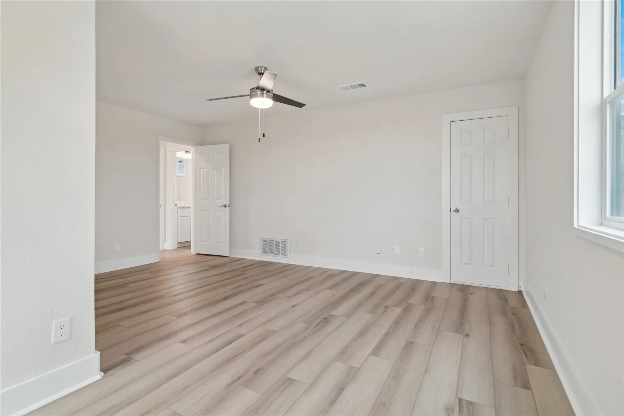 Single Family Residence For Rent in Grayson County , 669 Massey Road, Gunter, Texas 75058, 3 Bedroom, 3 Bathroom, 2 Garage spaces, 2,745 Sqft, built in 1997, mls#21391738, Real Estate Agent in Gunter, Homes For Rent in Grayson county, Homes For Rent in Gunter, Realtor in Gunter Texas, Real Estate Brokerage Independent Realty Texas, Luminita Cordes Realtor