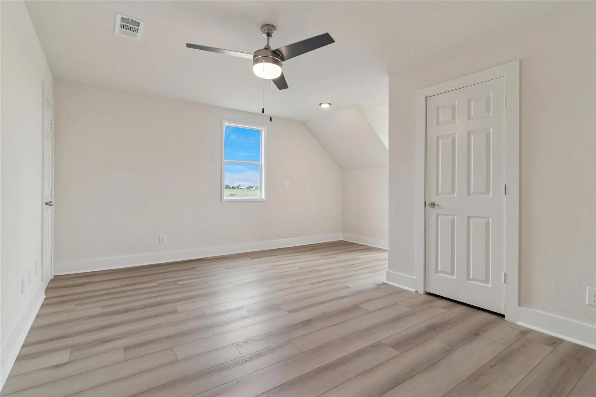 Single Family Residence For Rent in Grayson County , 669 Massey Road, Gunter, Texas 75058, 3 Bedroom, 3 Bathroom, 2 Garage spaces, 2,745 Sqft, built in 1997, mls#21391738, Real Estate Agent in Gunter, Homes For Rent in Grayson county, Homes For Rent in Gunter, Realtor in Gunter Texas, Real Estate Brokerage Independent Realty Texas, Luminita Cordes Realtor