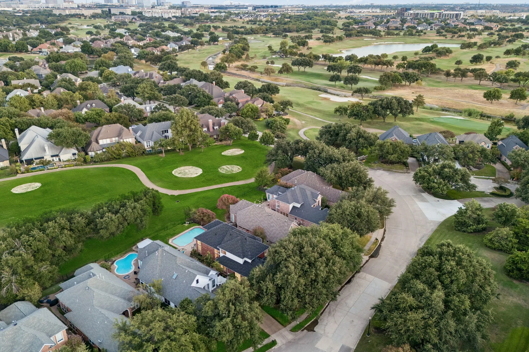 Single Family Residence For Sale in Denton County , 5512 Southern Hills Drive, Frisco, Texas 75034, 3 Bedroom, 3 Bathroom, 2 Garage spaces, 2,676 Sqft, built in 1992, mls#21394044, Real Estate Agent in Frisco, Homes For Sale in Denton county, Homes For Sale in Frisco, Realtor in Frisco Texas, Real Estate Brokerage Independent Realty Texas, Luminita Cordes Realtor