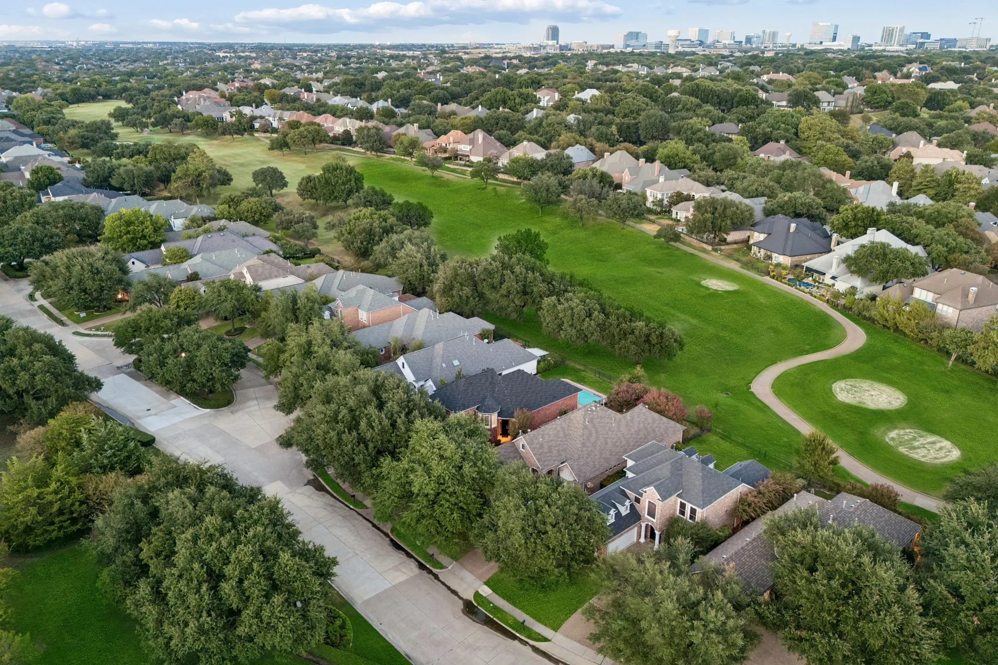 Single Family Residence For Sale in Denton County , 5512 Southern Hills Drive, Frisco, Texas 75034, 3 Bedroom, 3 Bathroom, 2 Garage spaces, 2,676 Sqft, built in 1992, mls#21394044, Real Estate Agent in Frisco, Homes For Sale in Denton county, Homes For Sale in Frisco, Realtor in Frisco Texas, Real Estate Brokerage Independent Realty Texas, Luminita Cordes Realtor