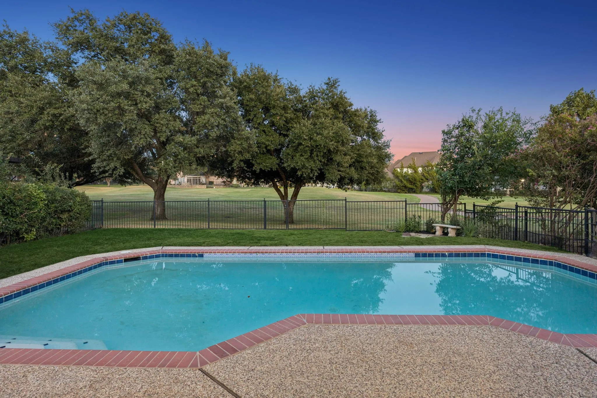 Single Family Residence For Sale in Denton County , 5512 Southern Hills Drive, Frisco, Texas 75034, 3 Bedroom, 3 Bathroom, 2 Garage spaces, 2,676 Sqft, built in 1992, mls#21394044, Real Estate Agent in Frisco, Homes For Sale in Denton county, Homes For Sale in Frisco, Realtor in Frisco Texas, Real Estate Brokerage Independent Realty Texas, Luminita Cordes Realtor