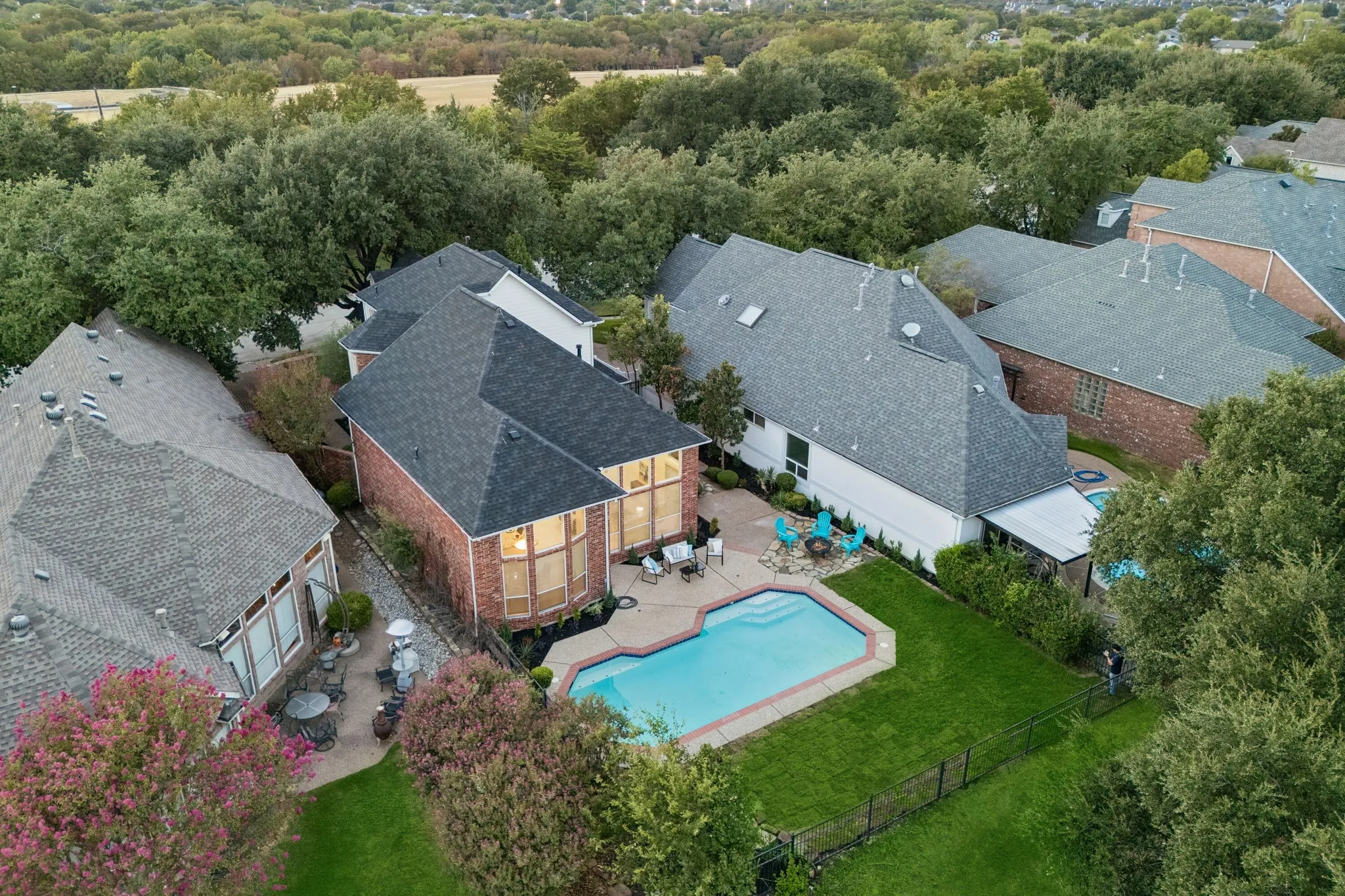 Single Family Residence For Sale in Denton County , 5512 Southern Hills Drive, Frisco, Texas 75034, 3 Bedroom, 3 Bathroom, 2 Garage spaces, 2,676 Sqft, built in 1992, mls#21394044, Real Estate Agent in Frisco, Homes For Sale in Denton county, Homes For Sale in Frisco, Realtor in Frisco Texas, Real Estate Brokerage Independent Realty Texas, Luminita Cordes Realtor