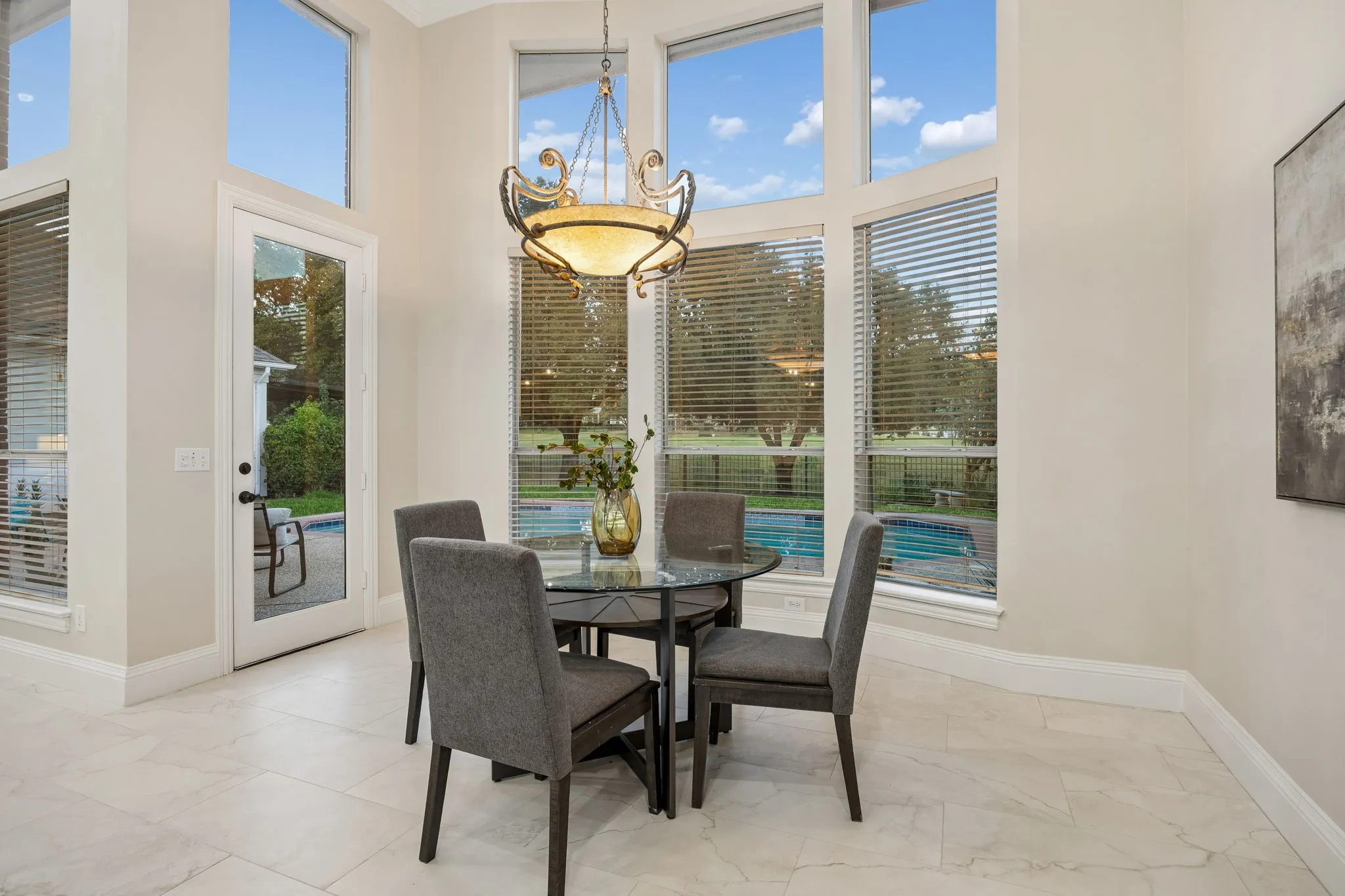 Single Family Residence For Sale in Denton County , 5512 Southern Hills Drive, Frisco, Texas 75034, 3 Bedroom, 3 Bathroom, 2 Garage spaces, 2,676 Sqft, built in 1992, mls#21394044, Real Estate Agent in Frisco, Homes For Sale in Denton county, Homes For Sale in Frisco, Realtor in Frisco Texas, Real Estate Brokerage Independent Realty Texas, Luminita Cordes Realtor