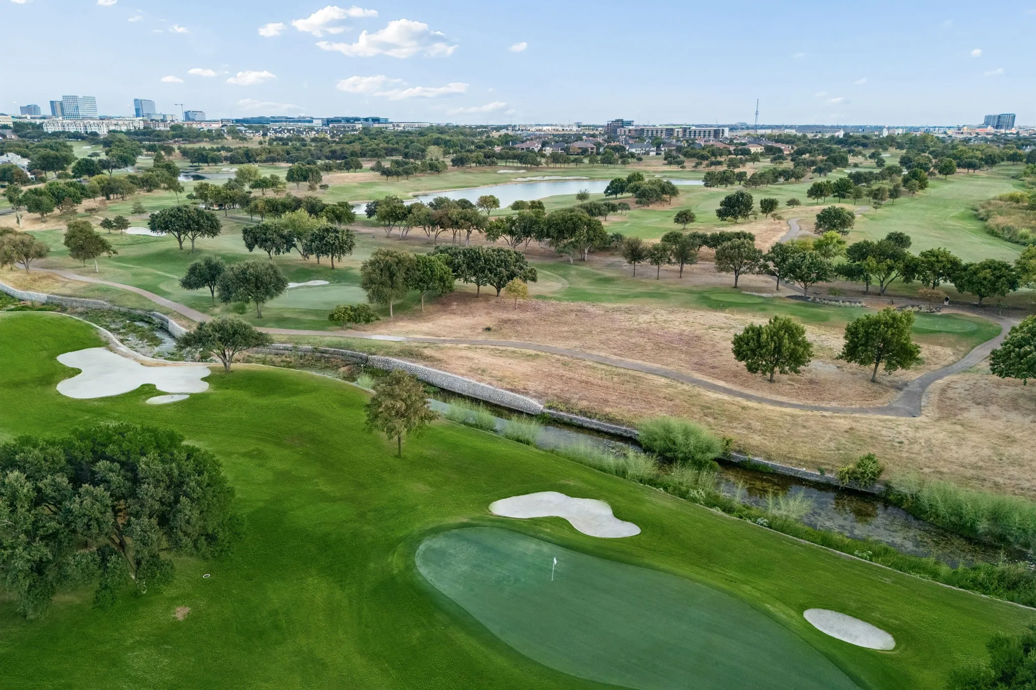 Single Family Residence For Sale in Denton County , 5512 Southern Hills Drive, Frisco, Texas 75034, 3 Bedroom, 3 Bathroom, 2 Garage spaces, 2,676 Sqft, built in 1992, mls#21394044, Real Estate Agent in Frisco, Homes For Sale in Denton county, Homes For Sale in Frisco, Realtor in Frisco Texas, Real Estate Brokerage Independent Realty Texas, Luminita Cordes Realtor