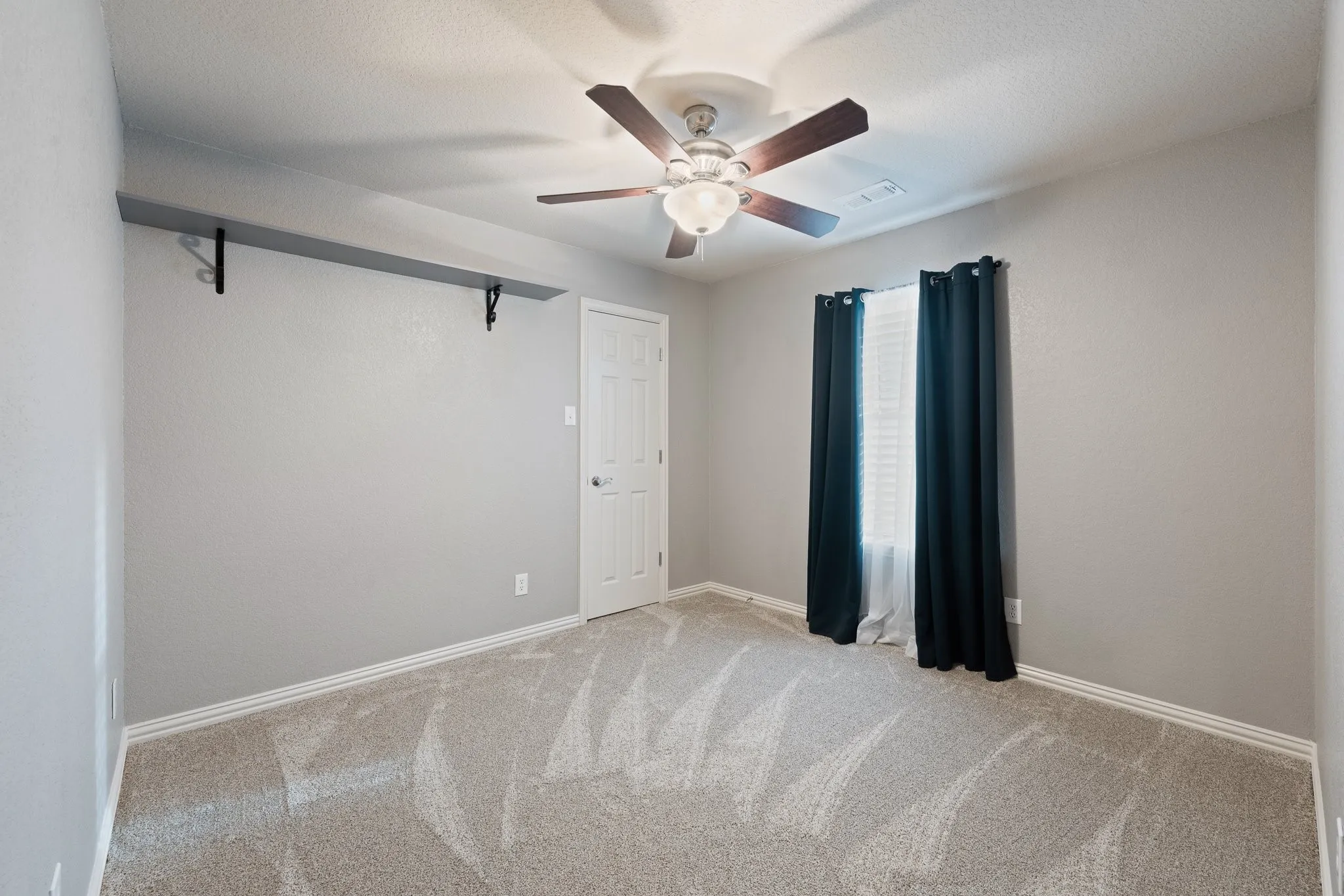 Here's an unused guest bedroom.