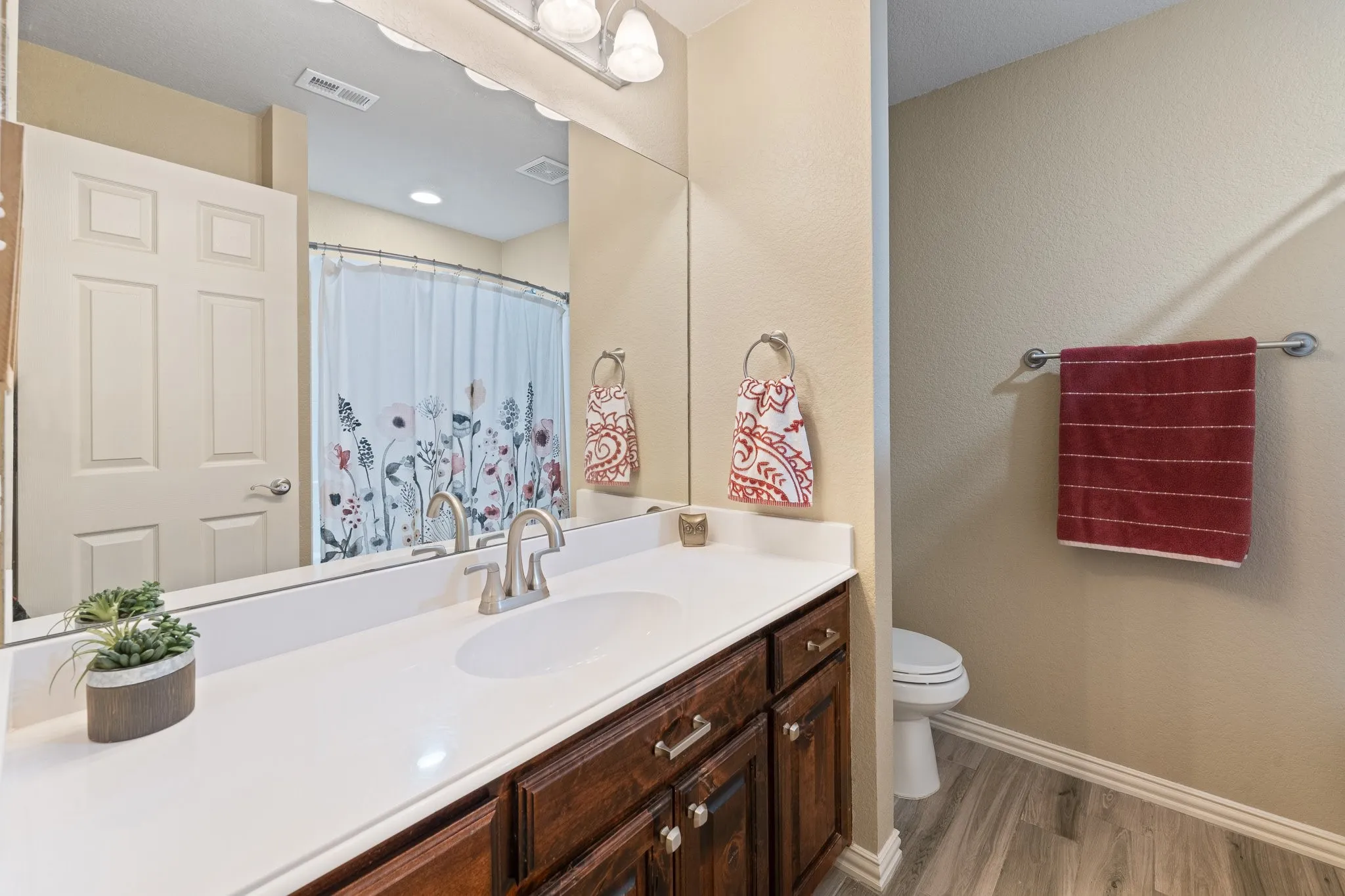 Here's the hall bathroom.