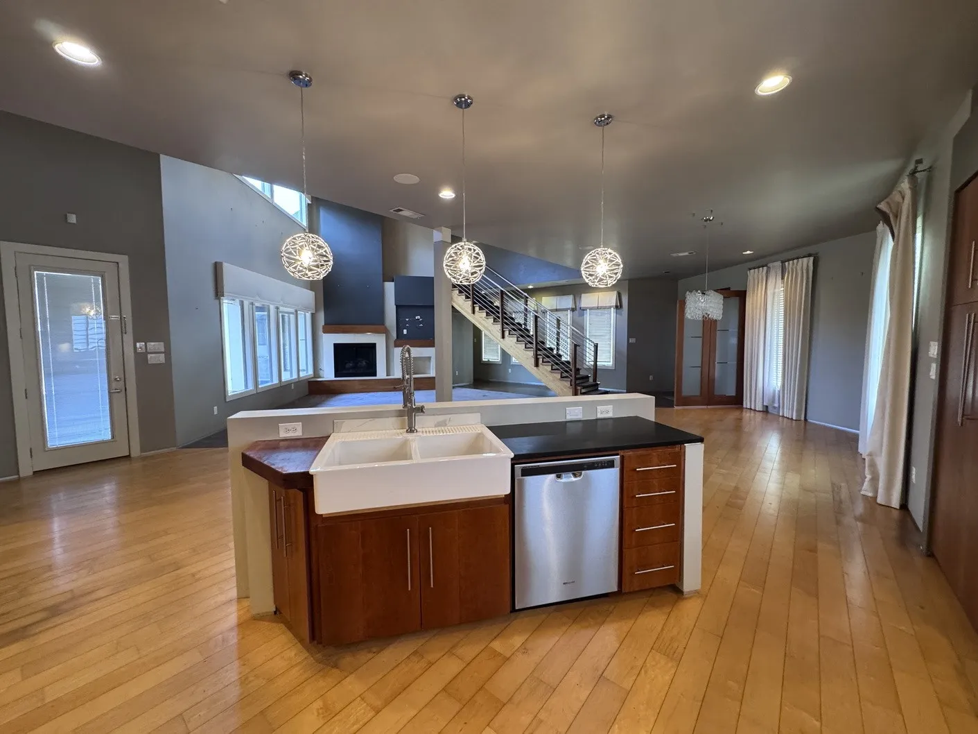 Single Family Residence For Sale in Tarrant County , 1401 Long And Winding Road, Mansfield, Texas 76063, 5 Bedroom, 4 Bathroom, 3 Garage spaces, 3,763 Sqft, built in 2007, mls#21393649, Real Estate Agent in Mansfield, Homes For Sale in Tarrant county, Homes For Sale in Mansfield, Realtor in Mansfield Texas, Real Estate Brokerage Independent Realty Texas, Luminita Cordes Realtor