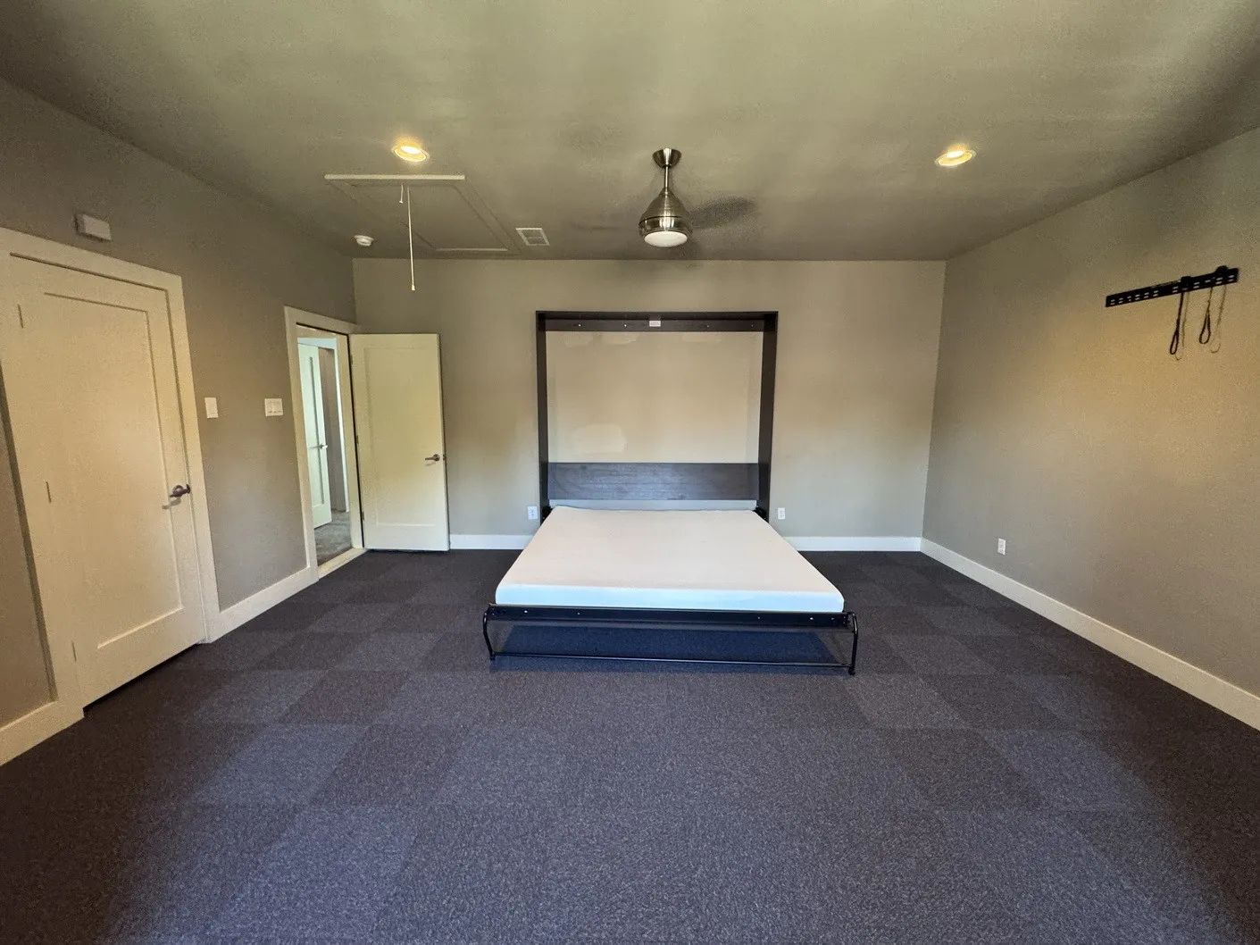 Single Family Residence For Sale in Tarrant County , 1401 Long And Winding Road, Mansfield, Texas 76063, 5 Bedroom, 4 Bathroom, 3 Garage spaces, 3,763 Sqft, built in 2007, mls#21393649, Real Estate Agent in Mansfield, Homes For Sale in Tarrant county, Homes For Sale in Mansfield, Realtor in Mansfield Texas, Real Estate Brokerage Independent Realty Texas, Luminita Cordes Realtor