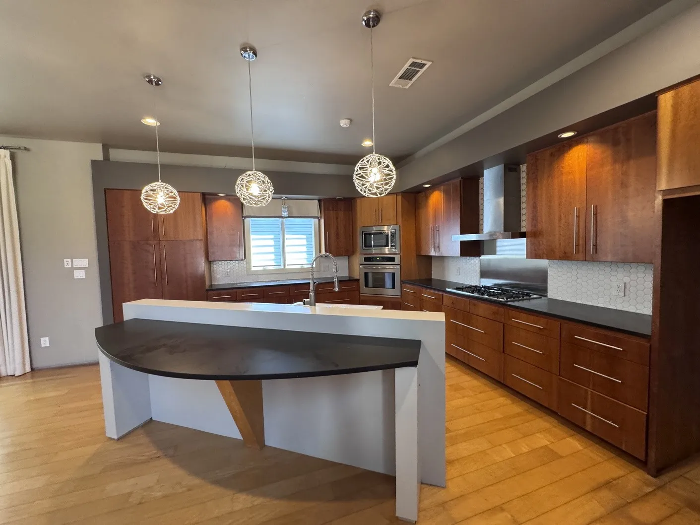 Single Family Residence For Sale in Tarrant County , 1401 Long And Winding Road, Mansfield, Texas 76063, 5 Bedroom, 4 Bathroom, 3 Garage spaces, 3,763 Sqft, built in 2007, mls#21393649, Real Estate Agent in Mansfield, Homes For Sale in Tarrant county, Homes For Sale in Mansfield, Realtor in Mansfield Texas, Real Estate Brokerage Independent Realty Texas, Luminita Cordes Realtor