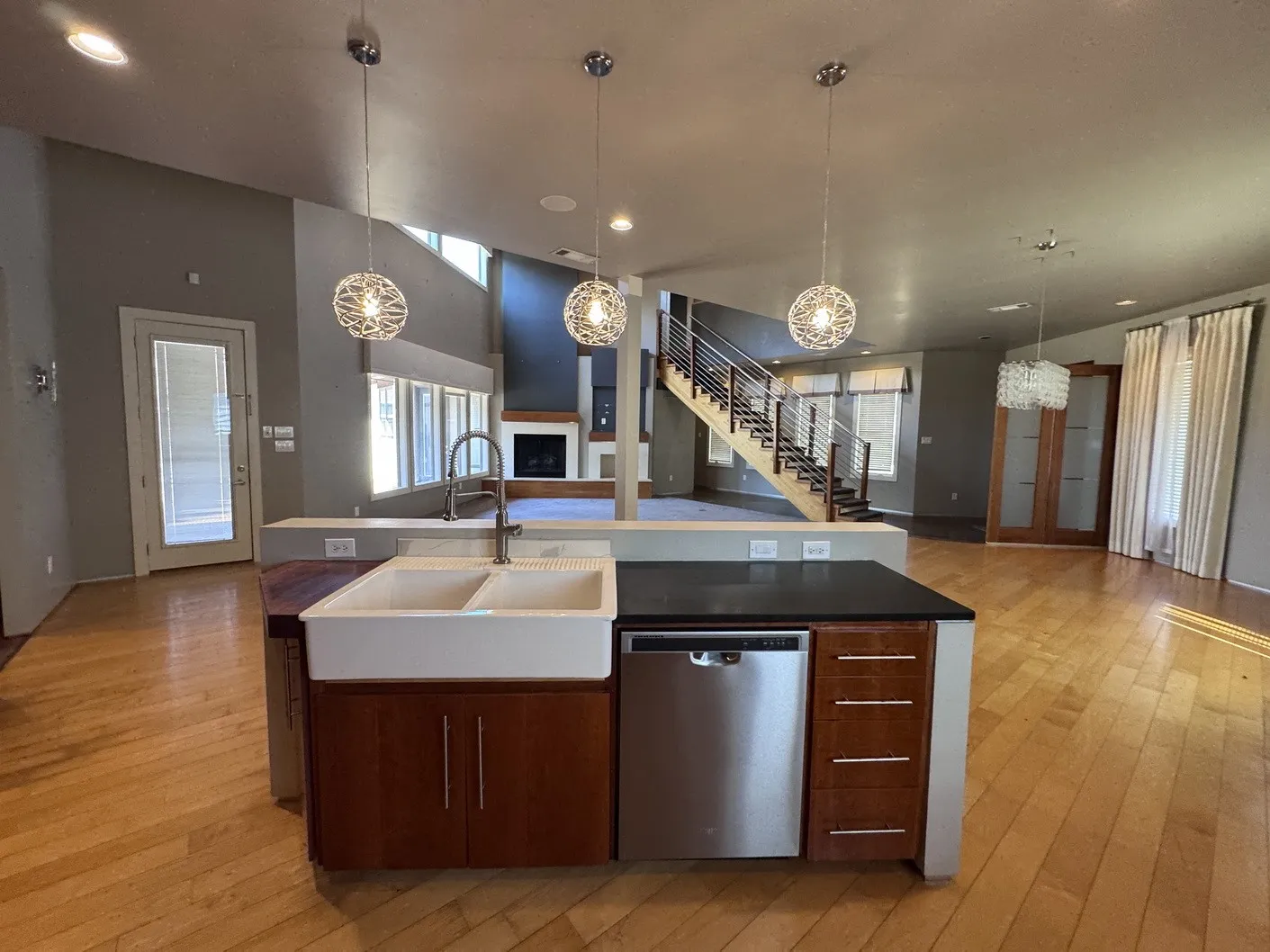 Single Family Residence For Sale in Tarrant County , 1401 Long And Winding Road, Mansfield, Texas 76063, 5 Bedroom, 4 Bathroom, 3 Garage spaces, 3,763 Sqft, built in 2007, mls#21393649, Real Estate Agent in Mansfield, Homes For Sale in Tarrant county, Homes For Sale in Mansfield, Realtor in Mansfield Texas, Real Estate Brokerage Independent Realty Texas, Luminita Cordes Realtor
