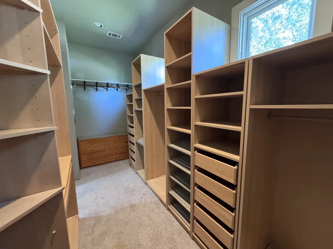 Single Family Residence For Sale in Tarrant County , 1401 Long And Winding Road, Mansfield, Texas 76063, 5 Bedroom, 4 Bathroom, 3 Garage spaces, 3,763 Sqft, built in 2007, mls#21393649, Real Estate Agent in Mansfield, Homes For Sale in Tarrant county, Homes For Sale in Mansfield, Realtor in Mansfield Texas, Real Estate Brokerage Independent Realty Texas, Luminita Cordes Realtor
