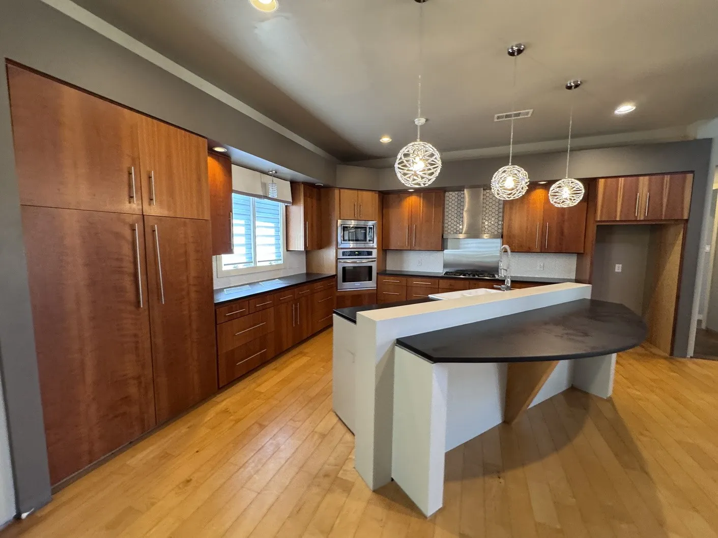 Single Family Residence For Sale in Tarrant County , 1401 Long And Winding Road, Mansfield, Texas 76063, 5 Bedroom, 4 Bathroom, 3 Garage spaces, 3,763 Sqft, built in 2007, mls#21393649, Real Estate Agent in Mansfield, Homes For Sale in Tarrant county, Homes For Sale in Mansfield, Realtor in Mansfield Texas, Real Estate Brokerage Independent Realty Texas, Luminita Cordes Realtor