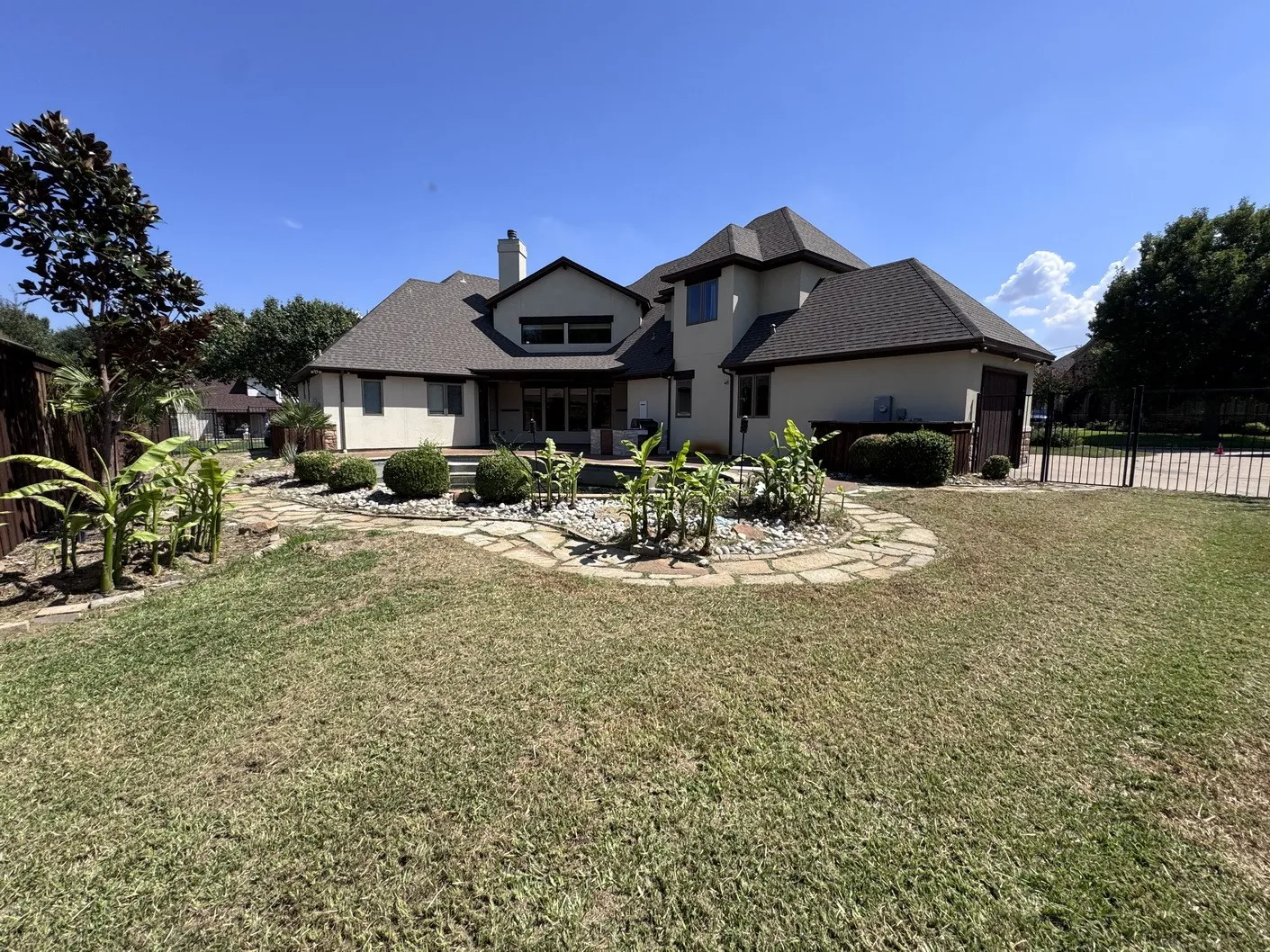 Single Family Residence For Sale in Tarrant County , 1401 Long And Winding Road, Mansfield, Texas 76063, 5 Bedroom, 4 Bathroom, 3 Garage spaces, 3,763 Sqft, built in 2007, mls#21393649, Real Estate Agent in Mansfield, Homes For Sale in Tarrant county, Homes For Sale in Mansfield, Realtor in Mansfield Texas, Real Estate Brokerage Independent Realty Texas, Luminita Cordes Realtor