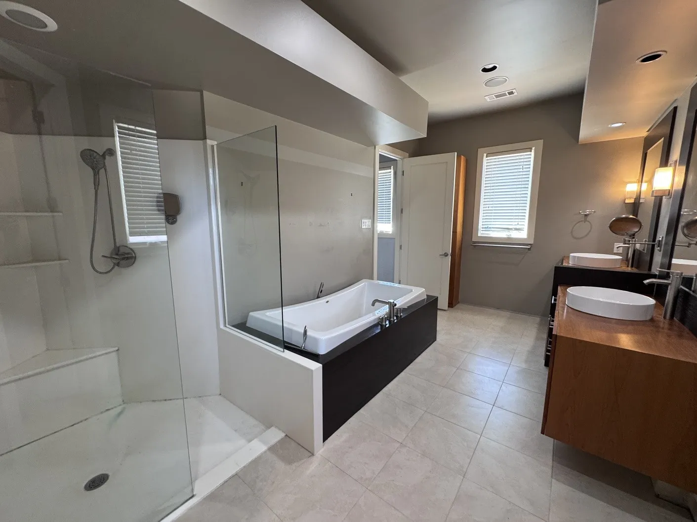 Single Family Residence For Sale in Tarrant County , 1401 Long And Winding Road, Mansfield, Texas 76063, 5 Bedroom, 4 Bathroom, 3 Garage spaces, 3,763 Sqft, built in 2007, mls#21393649, Real Estate Agent in Mansfield, Homes For Sale in Tarrant county, Homes For Sale in Mansfield, Realtor in Mansfield Texas, Real Estate Brokerage Independent Realty Texas, Luminita Cordes Realtor