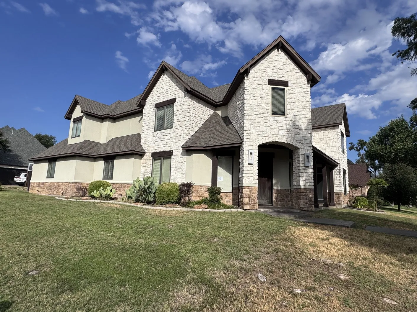 Single Family Residence For Sale in Tarrant County , 1401 Long And Winding Road, Mansfield, Texas 76063, 5 Bedroom, 4 Bathroom, 3 Garage spaces, 3,763 Sqft, built in 2007, mls#21393649, Real Estate Agent in Mansfield, Homes For Sale in Tarrant county, Homes For Sale in Mansfield, Realtor in Mansfield Texas, Real Estate Brokerage Independent Realty Texas, Luminita Cordes Realtor