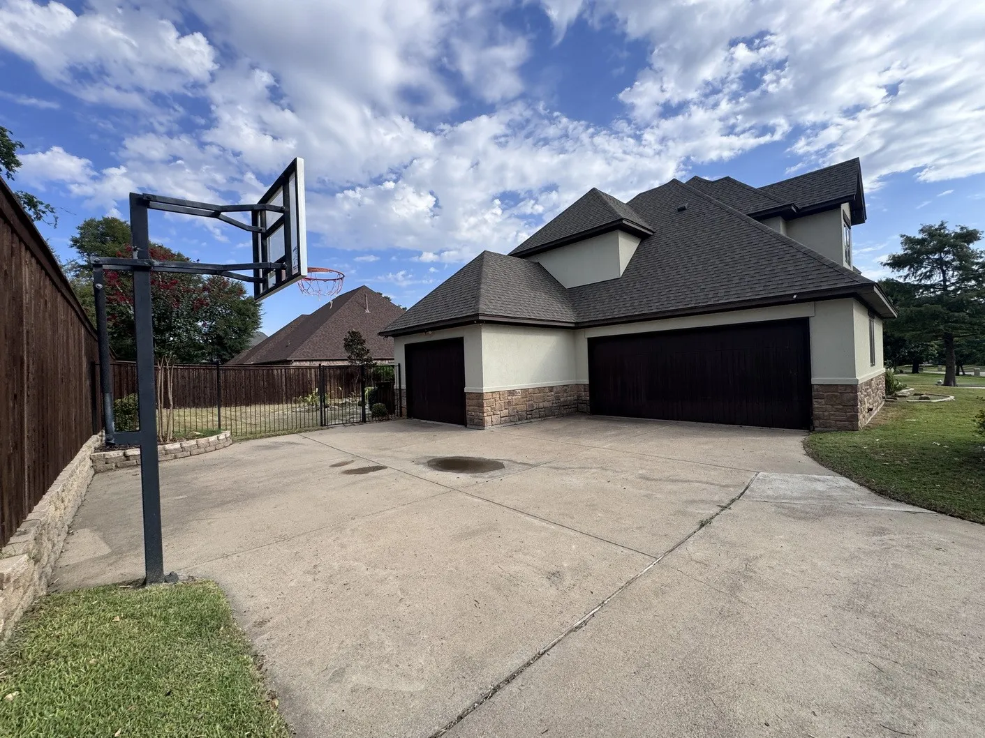 Single Family Residence For Sale in Tarrant County , 1401 Long And Winding Road, Mansfield, Texas 76063, 5 Bedroom, 4 Bathroom, 3 Garage spaces, 3,763 Sqft, built in 2007, mls#21393649, Real Estate Agent in Mansfield, Homes For Sale in Tarrant county, Homes For Sale in Mansfield, Realtor in Mansfield Texas, Real Estate Brokerage Independent Realty Texas, Luminita Cordes Realtor