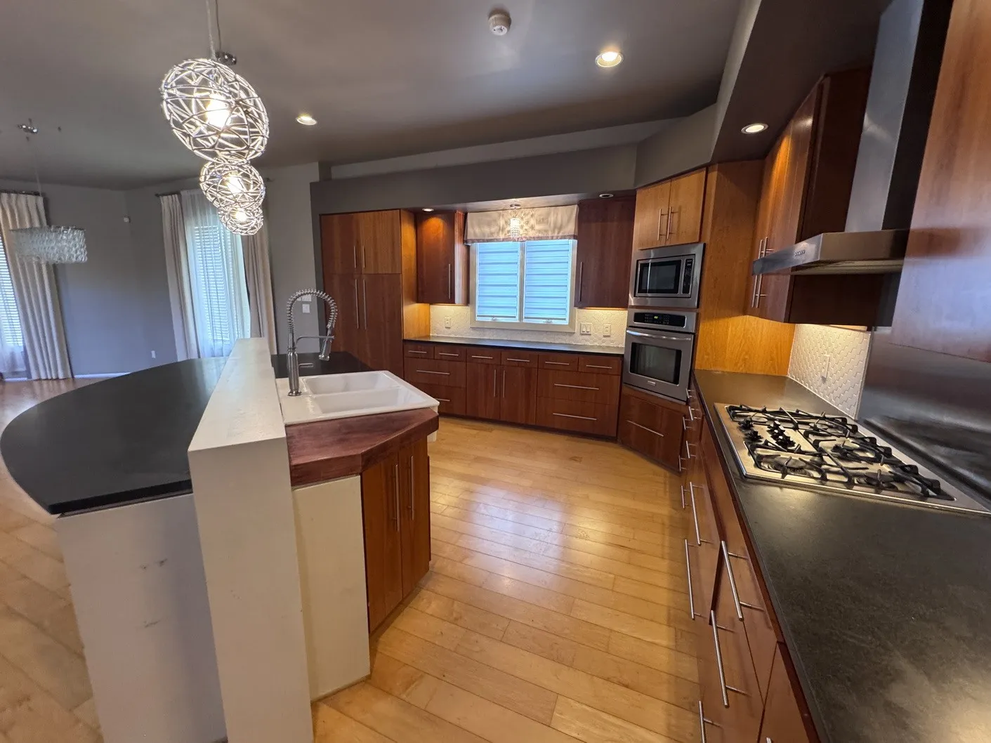 Single Family Residence For Sale in Tarrant County , 1401 Long And Winding Road, Mansfield, Texas 76063, 5 Bedroom, 4 Bathroom, 3 Garage spaces, 3,763 Sqft, built in 2007, mls#21393649, Real Estate Agent in Mansfield, Homes For Sale in Tarrant county, Homes For Sale in Mansfield, Realtor in Mansfield Texas, Real Estate Brokerage Independent Realty Texas, Luminita Cordes Realtor