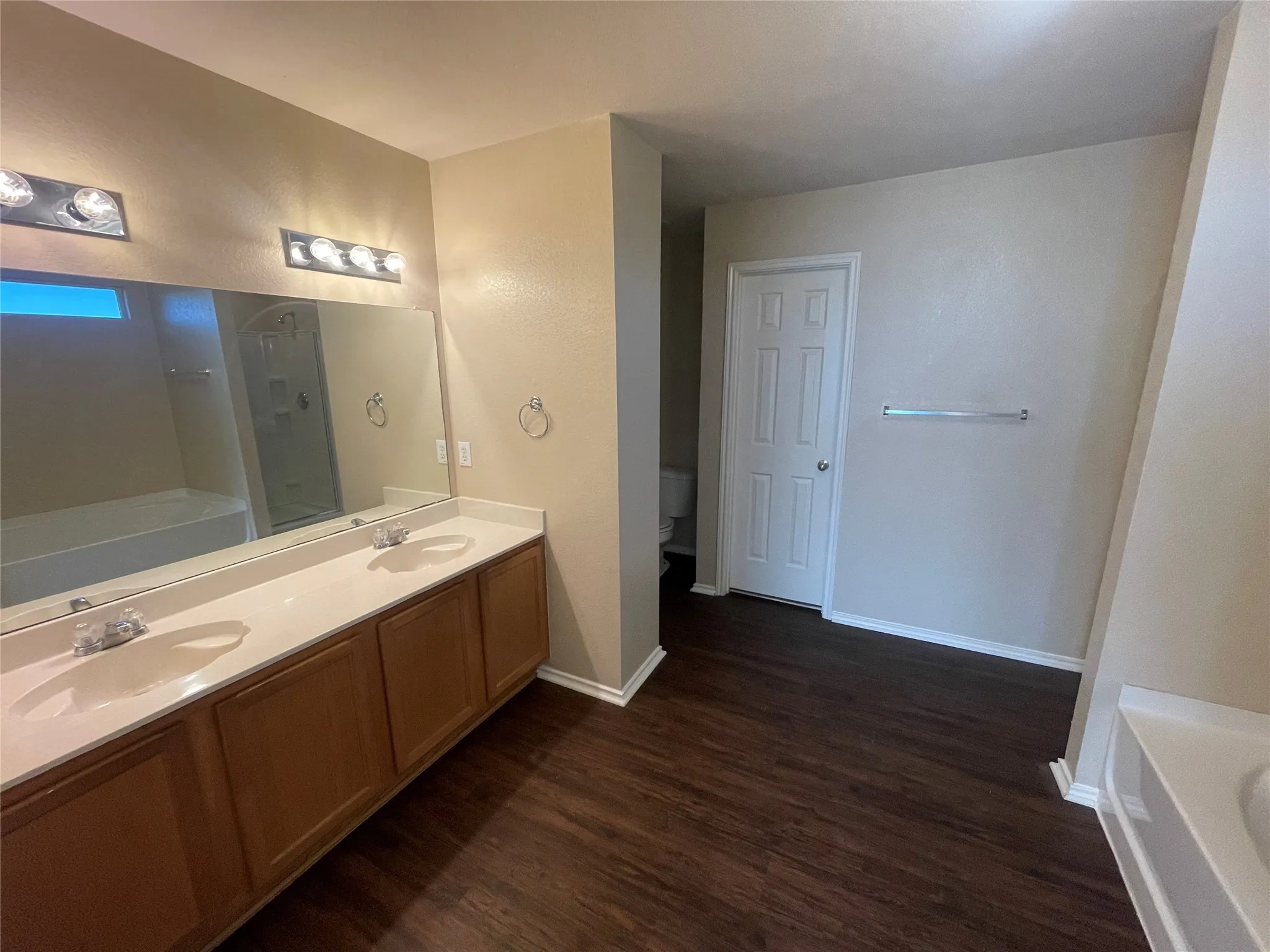 Single Family Residence For Rent in Dallas County , 1015 Graystone Drive, Lancaster, Texas 75134, 5 Bedroom, 3 Bathroom, 2 Garage spaces, 3,644 Sqft, built in 2006, mls#21394258, Real Estate Agent in Lancaster, Homes For Rent in Dallas county, Homes For Rent in Lancaster, Realtor in Lancaster Texas, Real Estate Brokerage Independent Realty Texas, Luminita Cordes Realtor