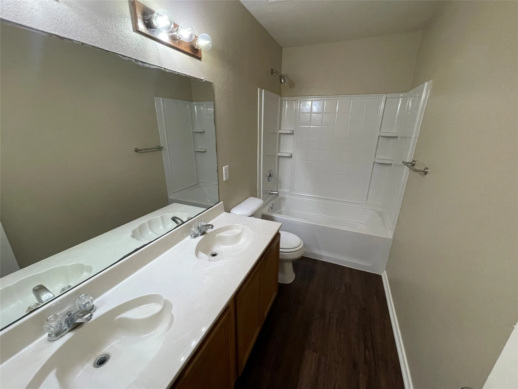 Single Family Residence For Rent in Dallas County , 1015 Graystone Drive, Lancaster, Texas 75134, 5 Bedroom, 3 Bathroom, 2 Garage spaces, 3,644 Sqft, built in 2006, mls#21394258, Real Estate Agent in Lancaster, Homes For Rent in Dallas county, Homes For Rent in Lancaster, Realtor in Lancaster Texas, Real Estate Brokerage Independent Realty Texas, Luminita Cordes Realtor