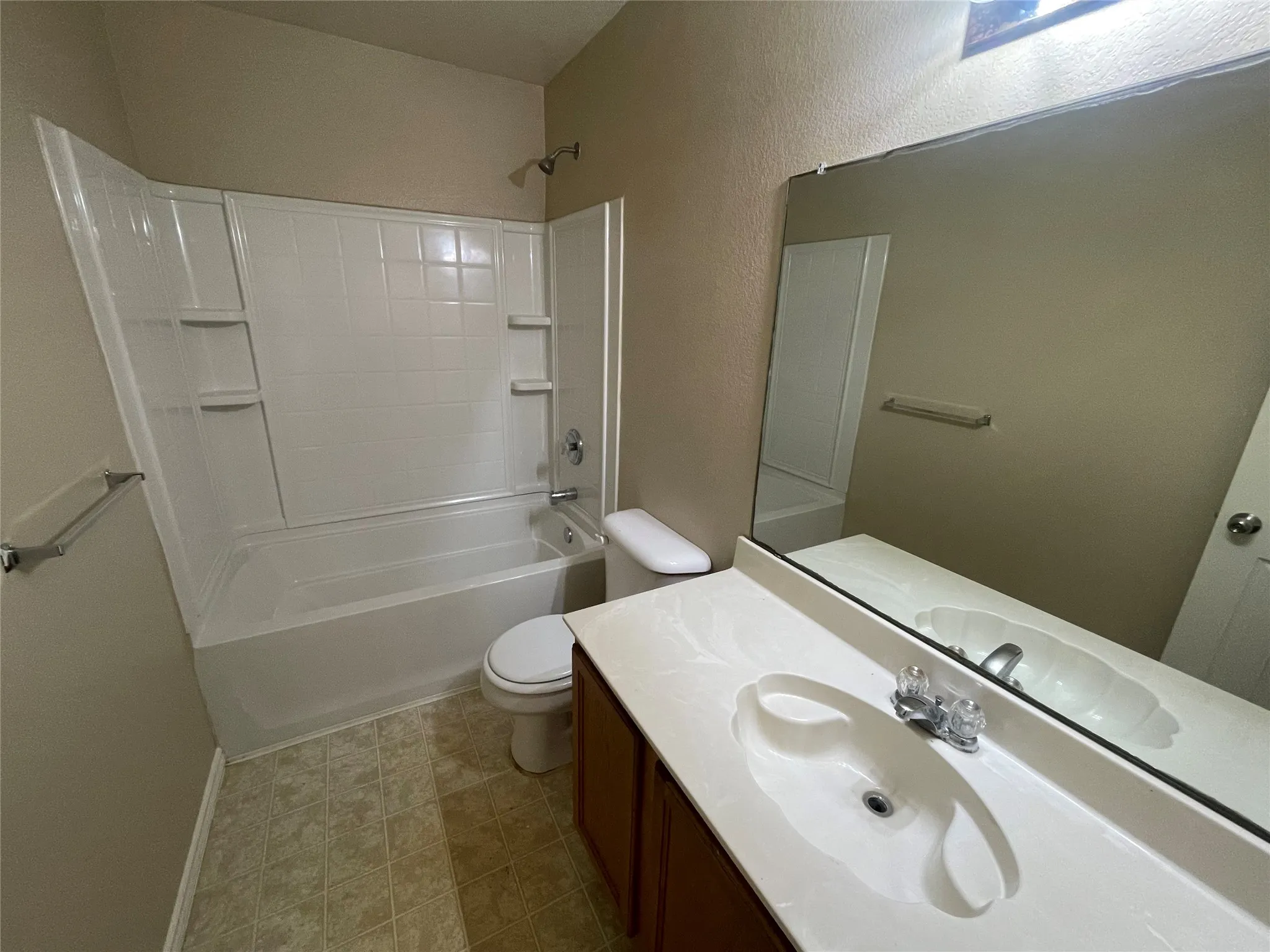Single Family Residence For Rent in Dallas County , 1015 Graystone Drive, Lancaster, Texas 75134, 5 Bedroom, 3 Bathroom, 2 Garage spaces, 3,644 Sqft, built in 2006, mls#21394258, Real Estate Agent in Lancaster, Homes For Rent in Dallas county, Homes For Rent in Lancaster, Realtor in Lancaster Texas, Real Estate Brokerage Independent Realty Texas, Luminita Cordes Realtor
