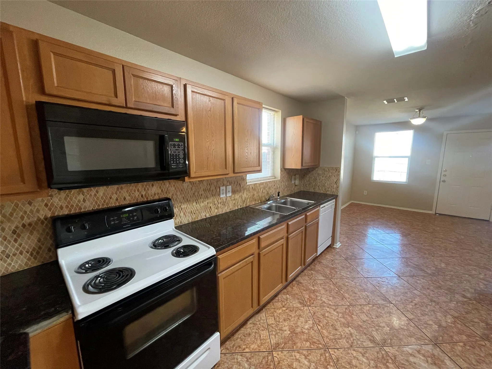Single Family Residence For Rent in Dallas County , 1015 Graystone Drive, Lancaster, Texas 75134, 5 Bedroom, 3 Bathroom, 2 Garage spaces, 3,644 Sqft, built in 2006, mls#21394258, Real Estate Agent in Lancaster, Homes For Rent in Dallas county, Homes For Rent in Lancaster, Realtor in Lancaster Texas, Real Estate Brokerage Independent Realty Texas, Luminita Cordes Realtor