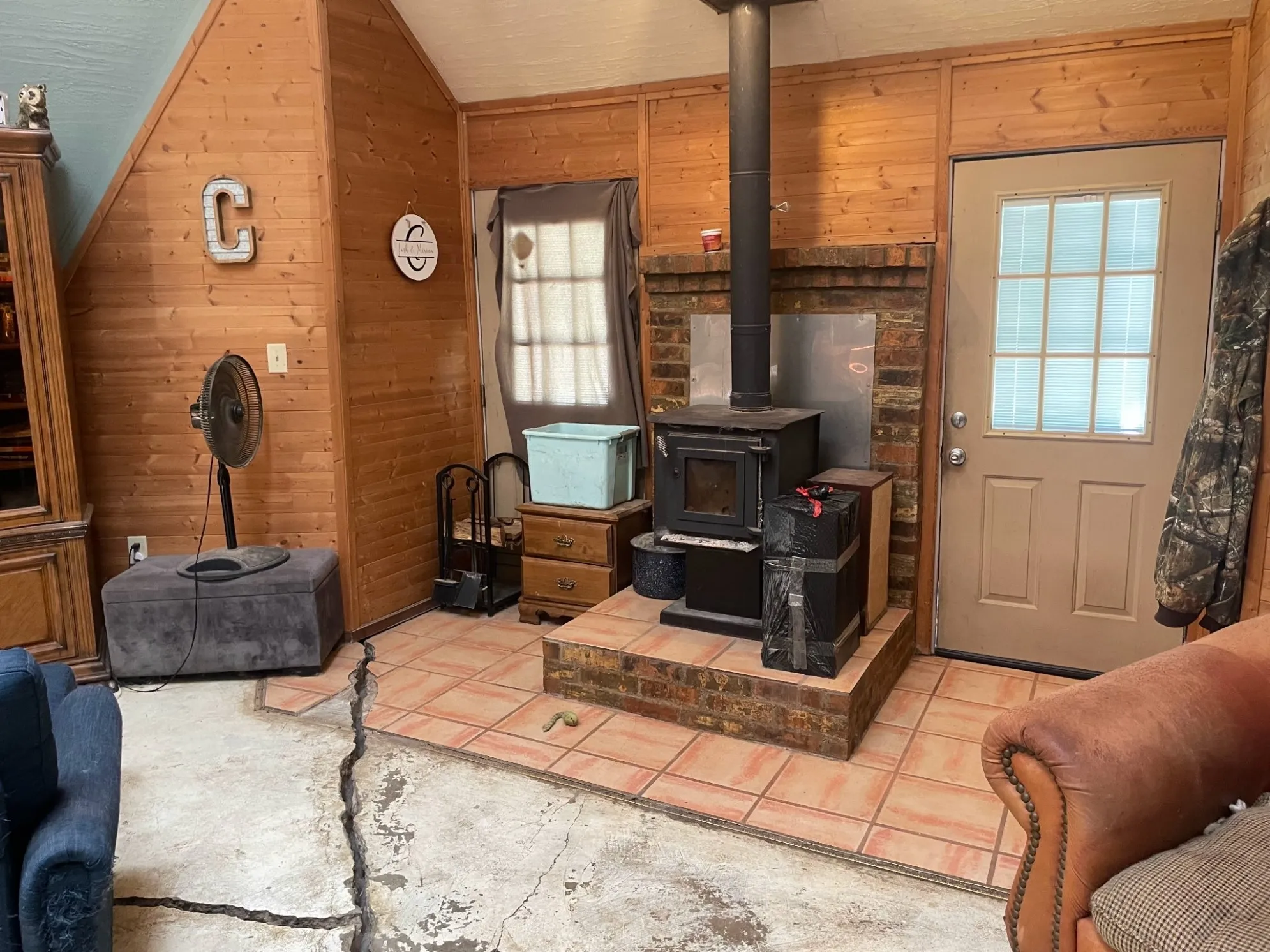 Single Family Residence For Sale in Grayson County , 135 Whitaker Circle, Gordonville, Texas 76245, 3 Bedroom, 2 Bathroom, Garage spaces, 2,500 Sqft, built in 1990, mls#21394259, Real Estate Agent in Gordonville, Homes For Sale in Grayson county, Homes For Sale in Gordonville, Realtor in Gordonville Texas, Real Estate Brokerage Independent Realty Texas, Luminita Cordes Realtor