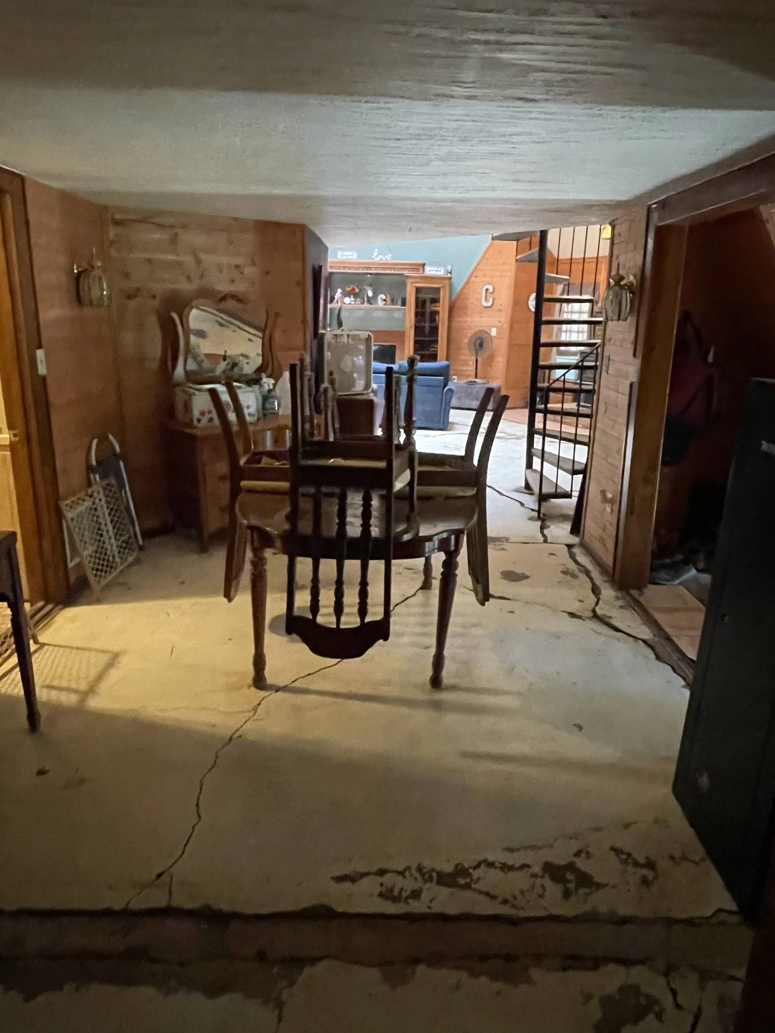 Single Family Residence For Sale in Grayson County , 135 Whitaker Circle, Gordonville, Texas 76245, 3 Bedroom, 2 Bathroom, Garage spaces, 2,500 Sqft, built in 1990, mls#21394259, Real Estate Agent in Gordonville, Homes For Sale in Grayson county, Homes For Sale in Gordonville, Realtor in Gordonville Texas, Real Estate Brokerage Independent Realty Texas, Luminita Cordes Realtor