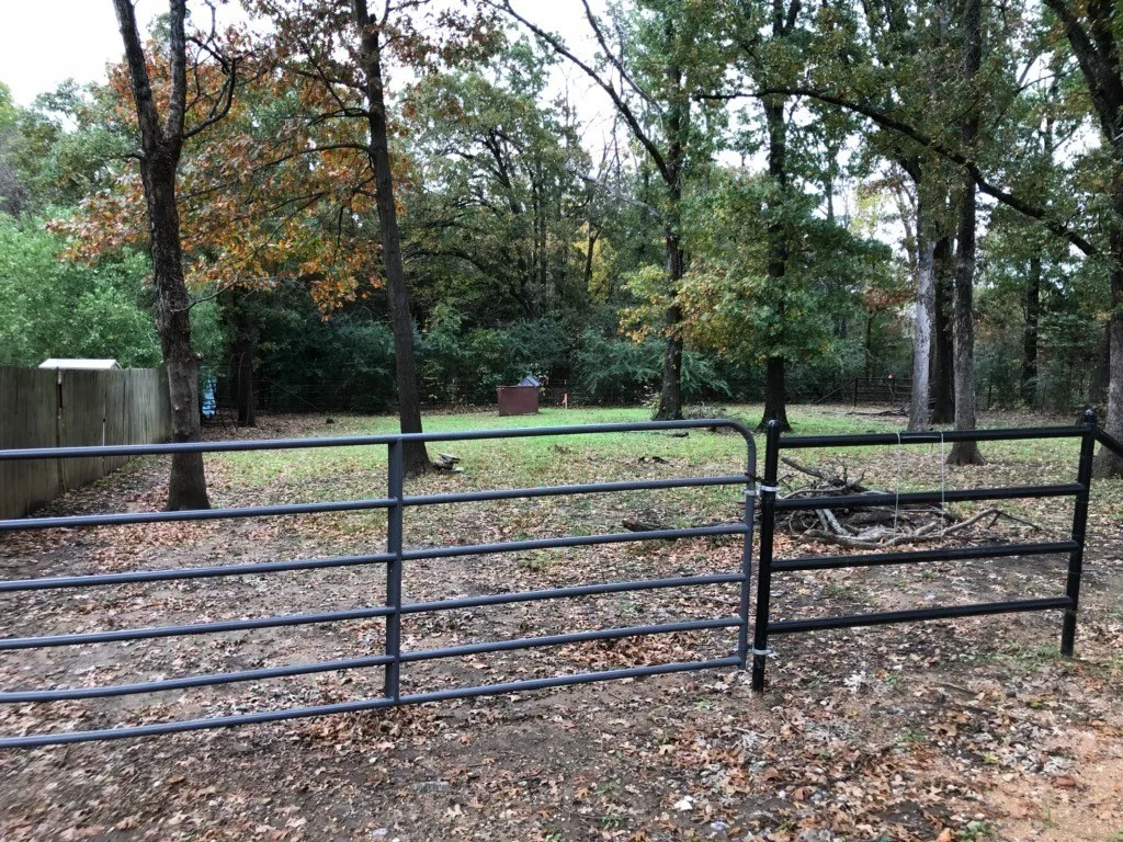 Single Family Residence For Sale in Grayson County , 135 Whitaker Circle, Gordonville, Texas 76245, 3 Bedroom, 2 Bathroom, Garage spaces, 2,500 Sqft, built in 1990, mls#21394259, Real Estate Agent in Gordonville, Homes For Sale in Grayson county, Homes For Sale in Gordonville, Realtor in Gordonville Texas, Real Estate Brokerage Independent Realty Texas, Luminita Cordes Realtor