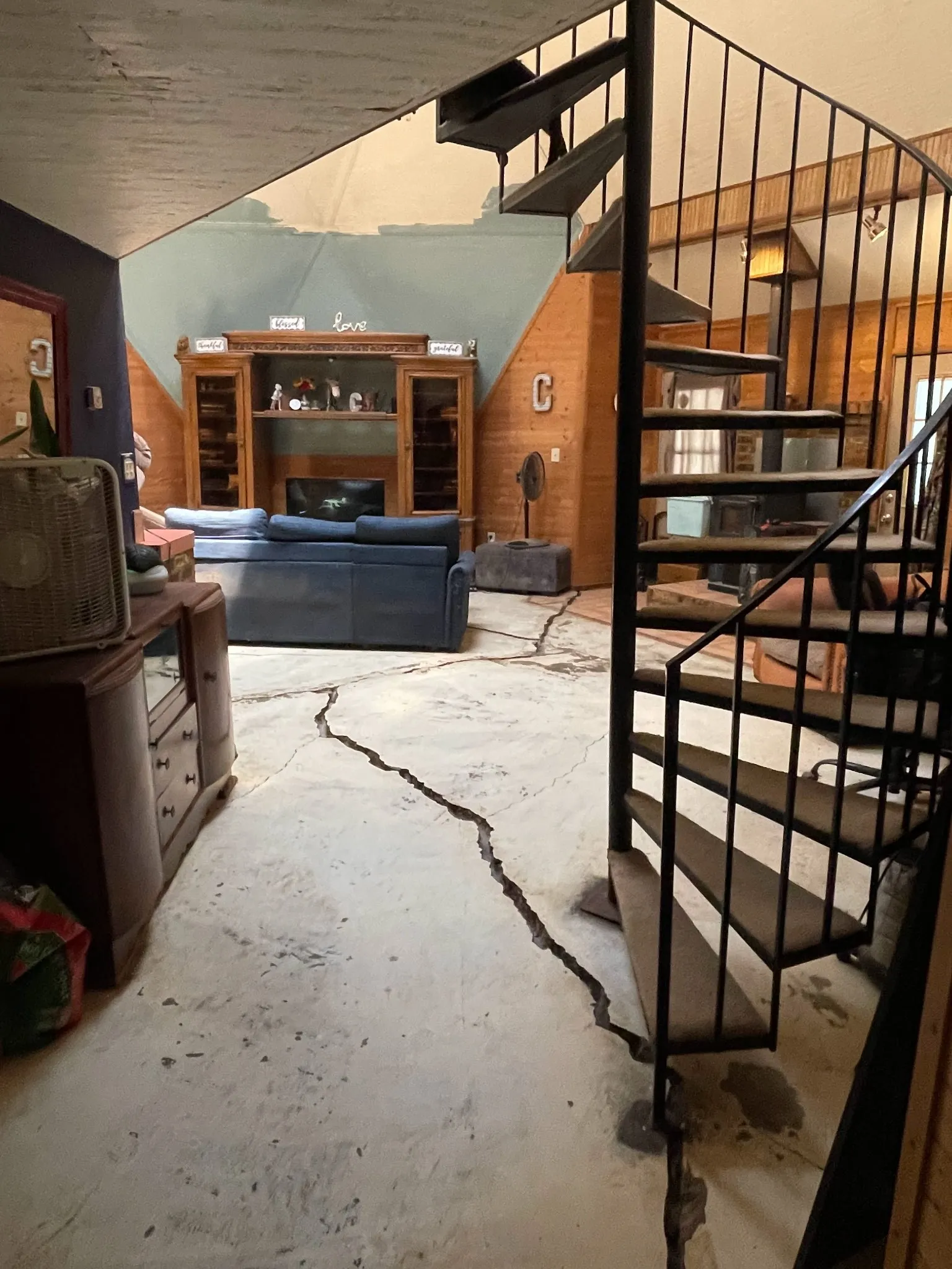 Single Family Residence For Sale in Grayson County , 135 Whitaker Circle, Gordonville, Texas 76245, 3 Bedroom, 2 Bathroom, Garage spaces, 2,500 Sqft, built in 1990, mls#21394259, Real Estate Agent in Gordonville, Homes For Sale in Grayson county, Homes For Sale in Gordonville, Realtor in Gordonville Texas, Real Estate Brokerage Independent Realty Texas, Luminita Cordes Realtor