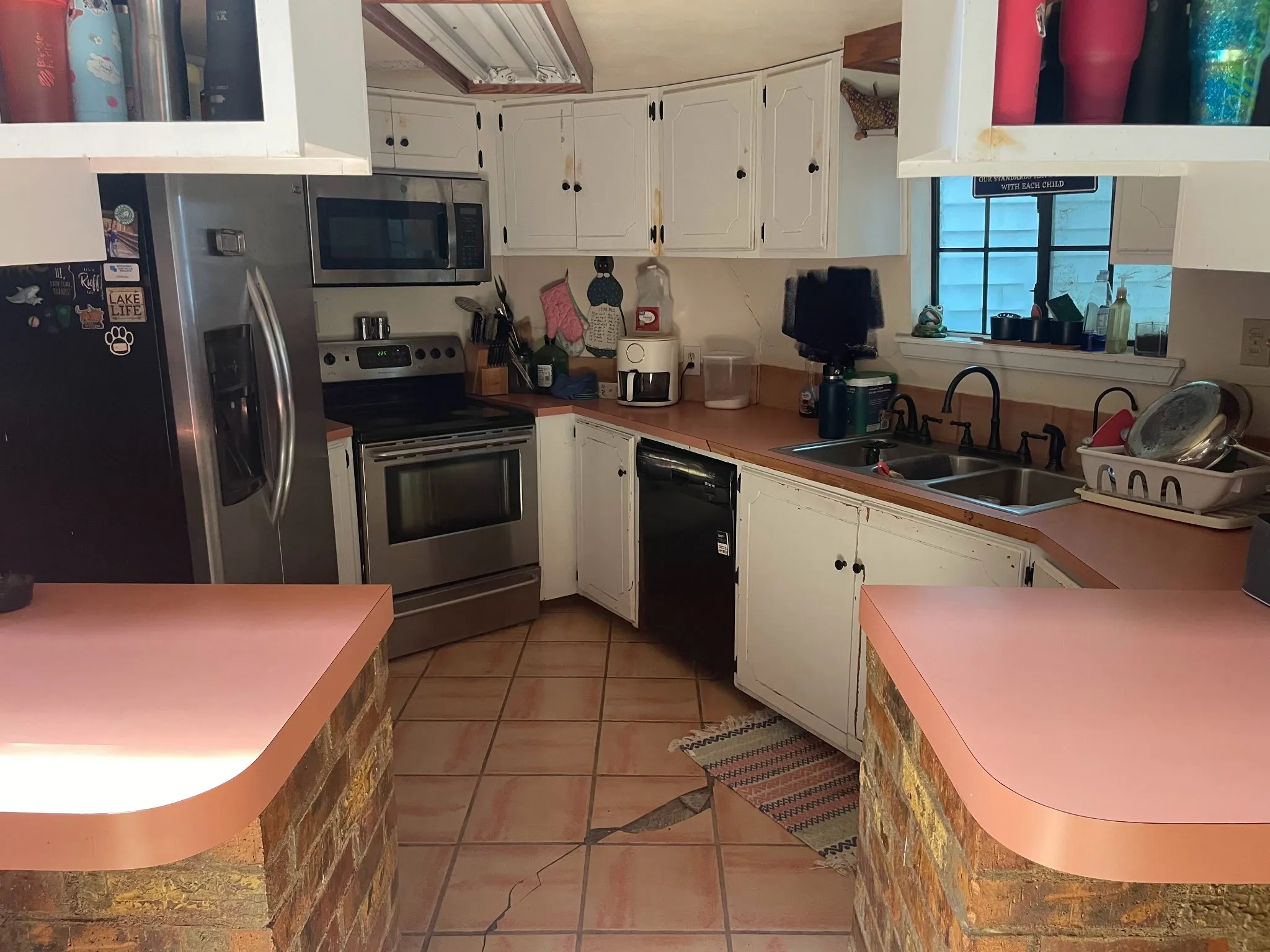 Single Family Residence For Sale in Grayson County , 135 Whitaker Circle, Gordonville, Texas 76245, 3 Bedroom, 2 Bathroom, Garage spaces, 2,500 Sqft, built in 1990, mls#21394259, Real Estate Agent in Gordonville, Homes For Sale in Grayson county, Homes For Sale in Gordonville, Realtor in Gordonville Texas, Real Estate Brokerage Independent Realty Texas, Luminita Cordes Realtor