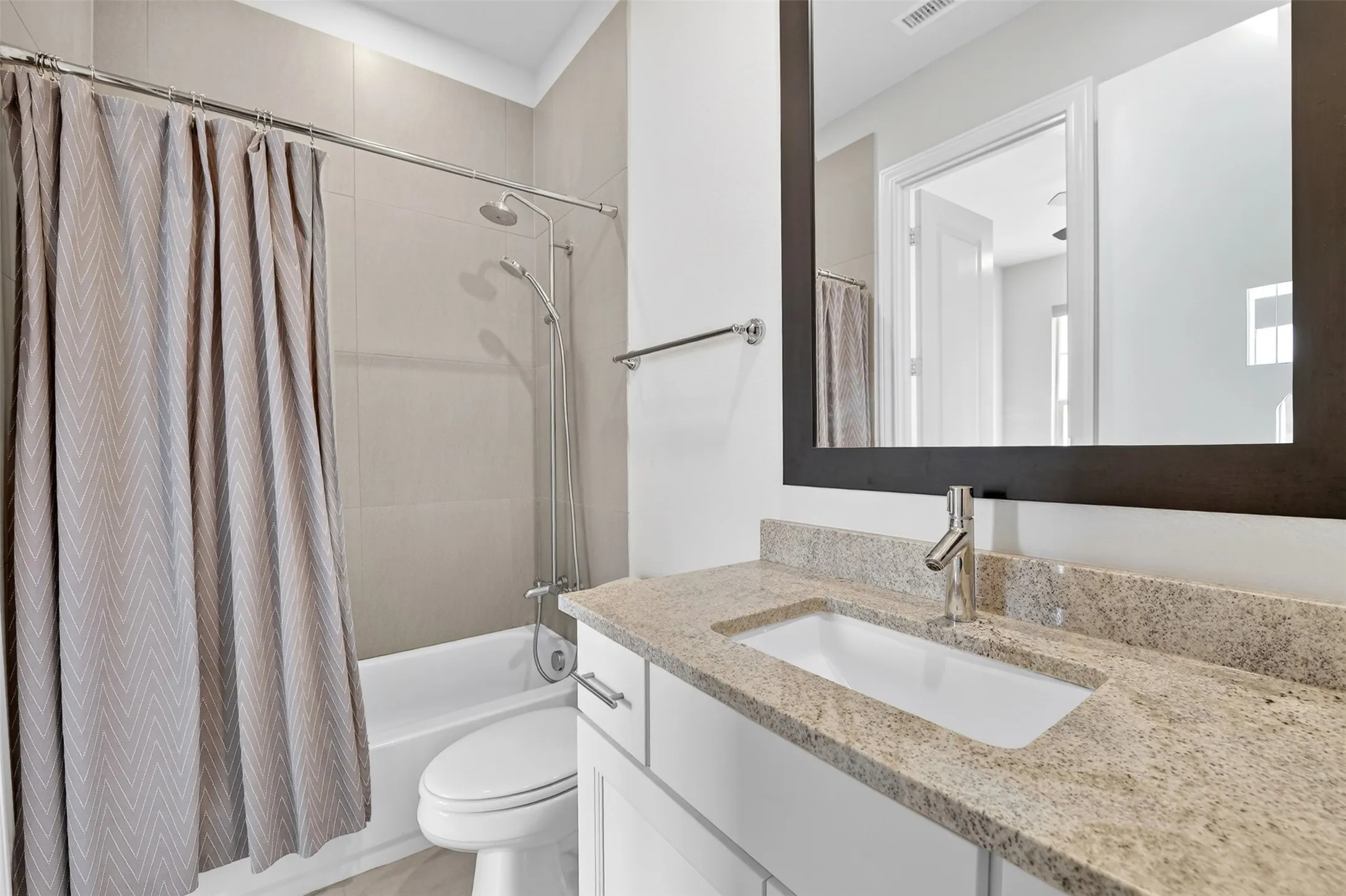 Townhouse For Rent in Dallas County , 610 Dalton Lane, Irving, Texas 75039, 3 Bedroom, 4 Bathroom, 2 Garage spaces, 2,403 Sqft, built in 2019, mls#21391548, Real Estate Agent in Irving, Homes For Rent in Dallas county, Homes For Rent in Irving, Realtor in Irving Texas, Real Estate Brokerage Independent Realty Texas, Luminita Cordes Realtor