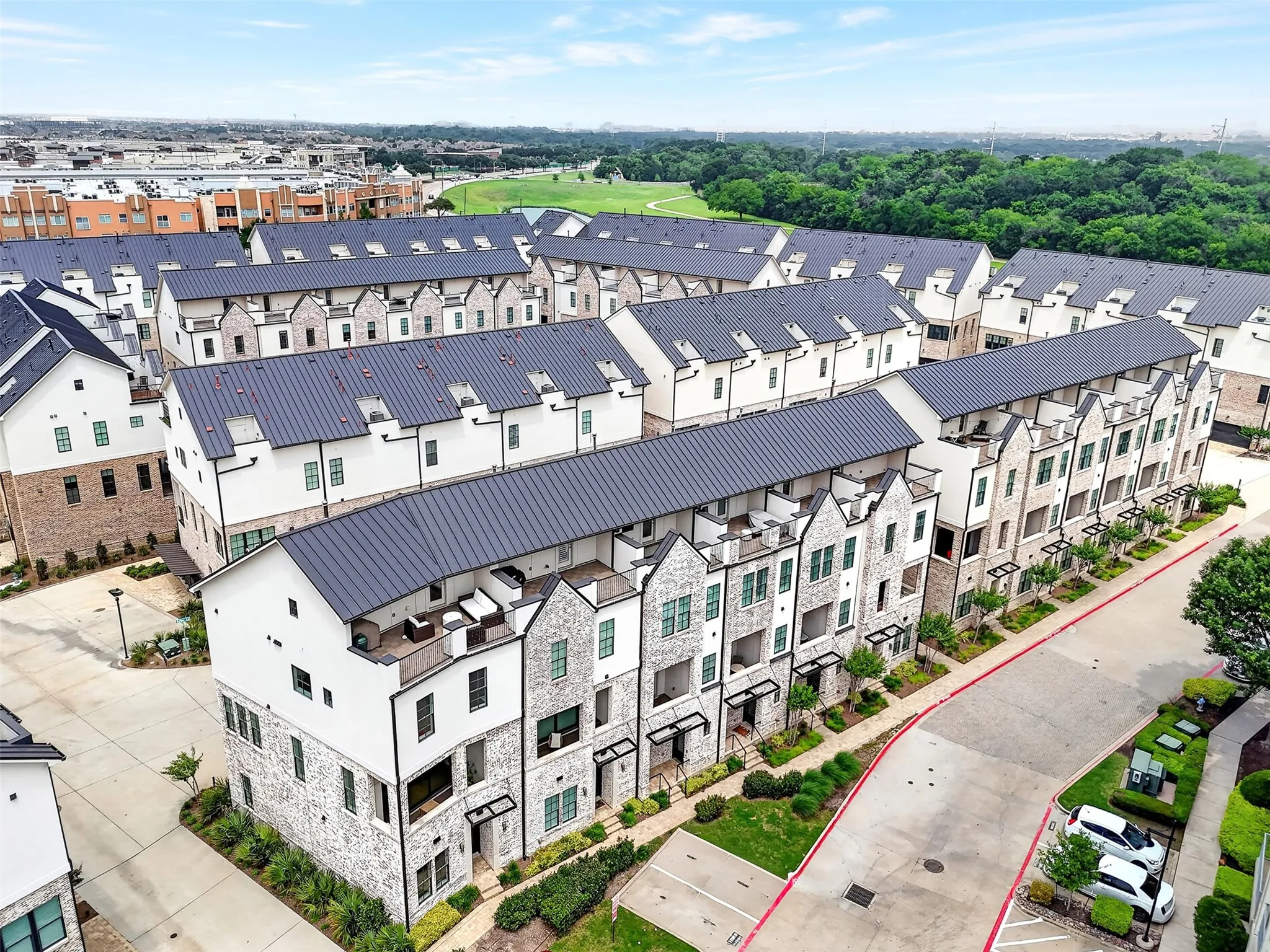 Townhouse For Rent in Dallas County , 610 Dalton Lane, Irving, Texas 75039, 3 Bedroom, 4 Bathroom, 2 Garage spaces, 2,403 Sqft, built in 2019, mls#21391548, Real Estate Agent in Irving, Homes For Rent in Dallas county, Homes For Rent in Irving, Realtor in Irving Texas, Real Estate Brokerage Independent Realty Texas, Luminita Cordes Realtor
