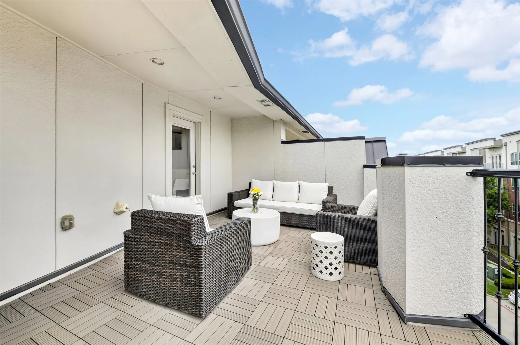 Townhouse For Rent in Dallas County , 610 Dalton Lane, Irving, Texas 75039, 3 Bedroom, 4 Bathroom, 2 Garage spaces, 2,403 Sqft, built in 2019, mls#21391548, Real Estate Agent in Irving, Homes For Rent in Dallas county, Homes For Rent in Irving, Realtor in Irving Texas, Real Estate Brokerage Independent Realty Texas, Luminita Cordes Realtor