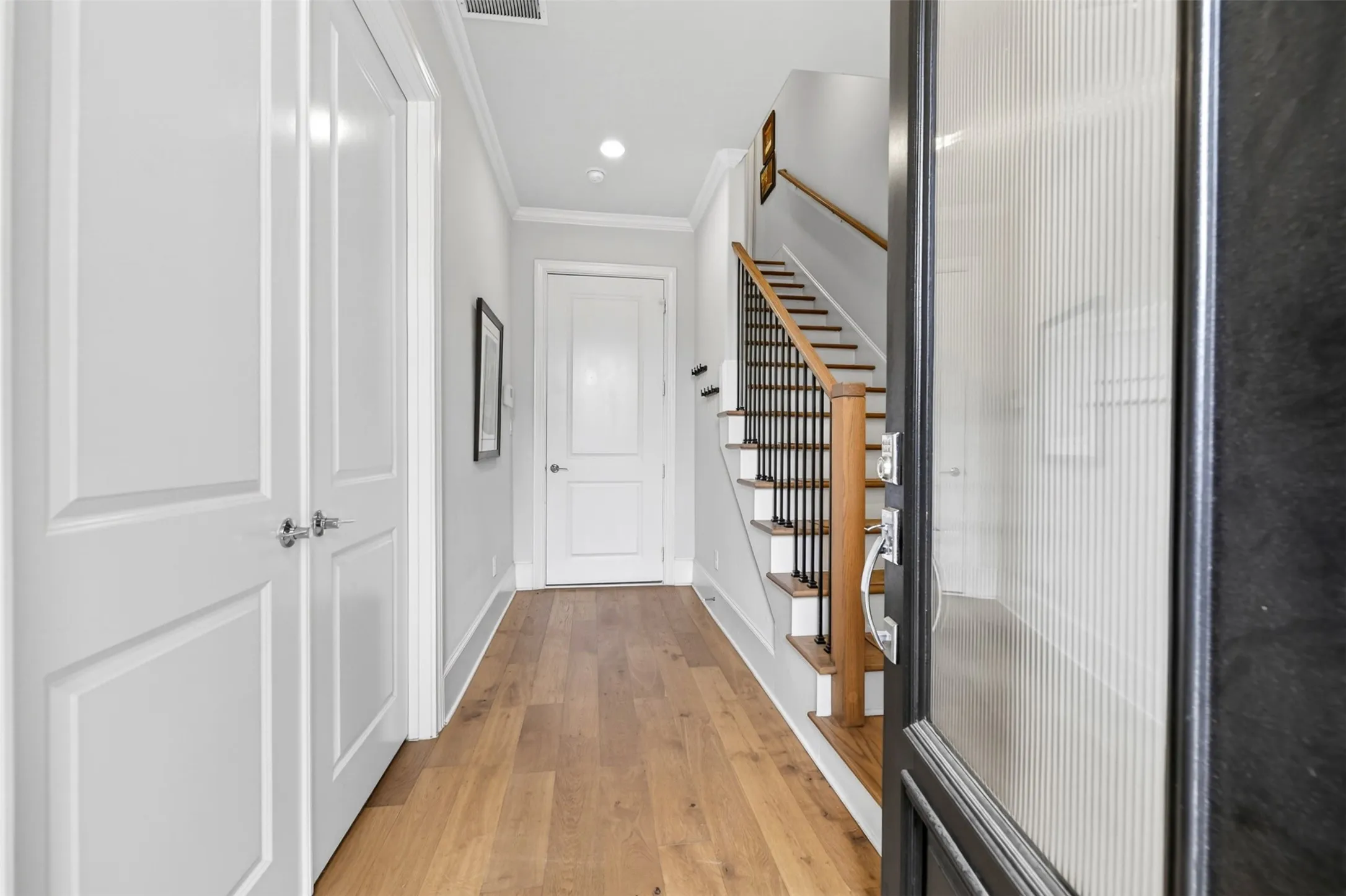 Townhouse For Rent in Dallas County , 610 Dalton Lane, Irving, Texas 75039, 3 Bedroom, 4 Bathroom, 2 Garage spaces, 2,403 Sqft, built in 2019, mls#21391548, Real Estate Agent in Irving, Homes For Rent in Dallas county, Homes For Rent in Irving, Realtor in Irving Texas, Real Estate Brokerage Independent Realty Texas, Luminita Cordes Realtor