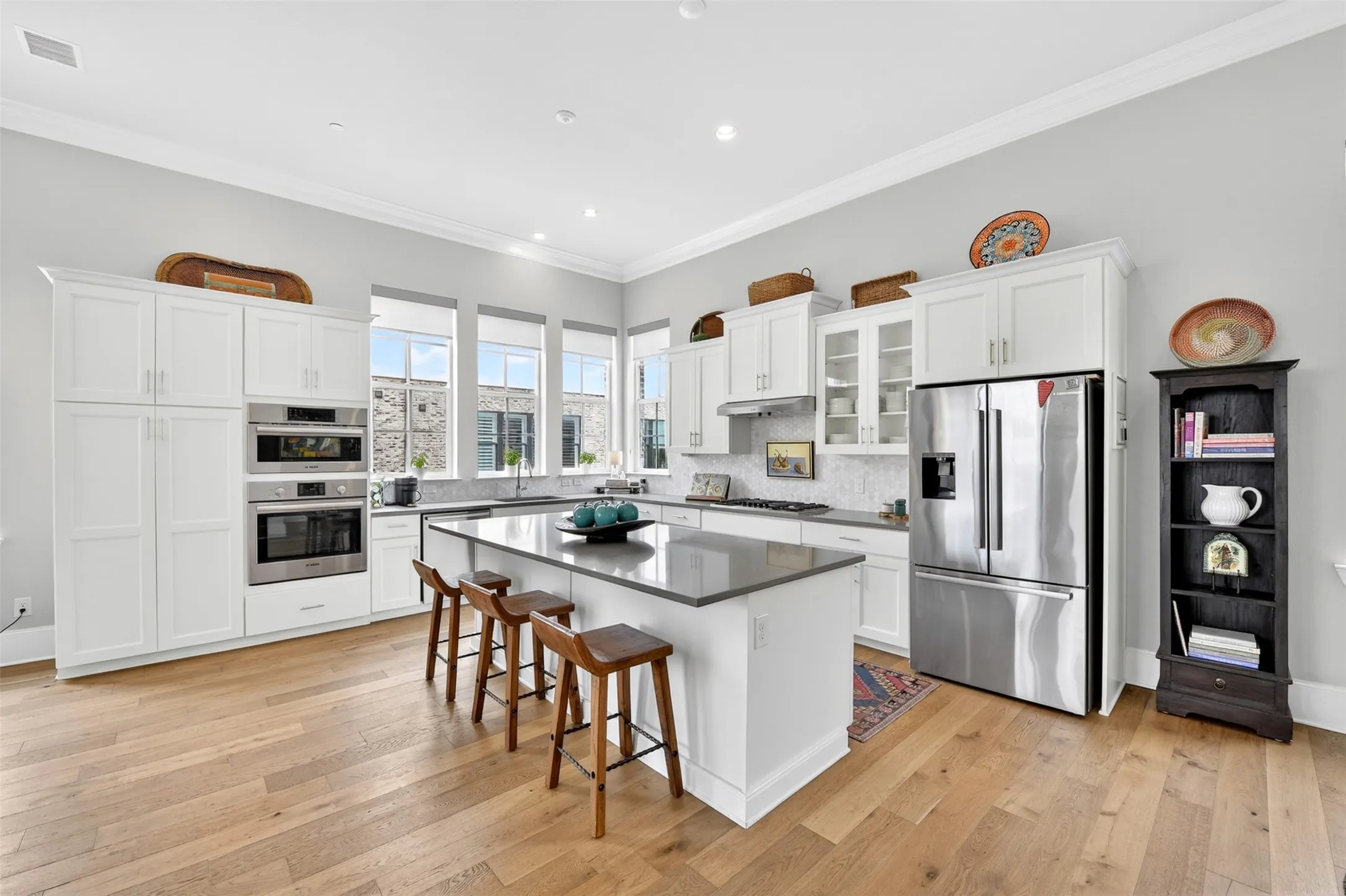 Townhouse For Rent in Dallas County , 610 Dalton Lane, Irving, Texas 75039, 3 Bedroom, 4 Bathroom, 2 Garage spaces, 2,403 Sqft, built in 2019, mls#21391548, Real Estate Agent in Irving, Homes For Rent in Dallas county, Homes For Rent in Irving, Realtor in Irving Texas, Real Estate Brokerage Independent Realty Texas, Luminita Cordes Realtor
