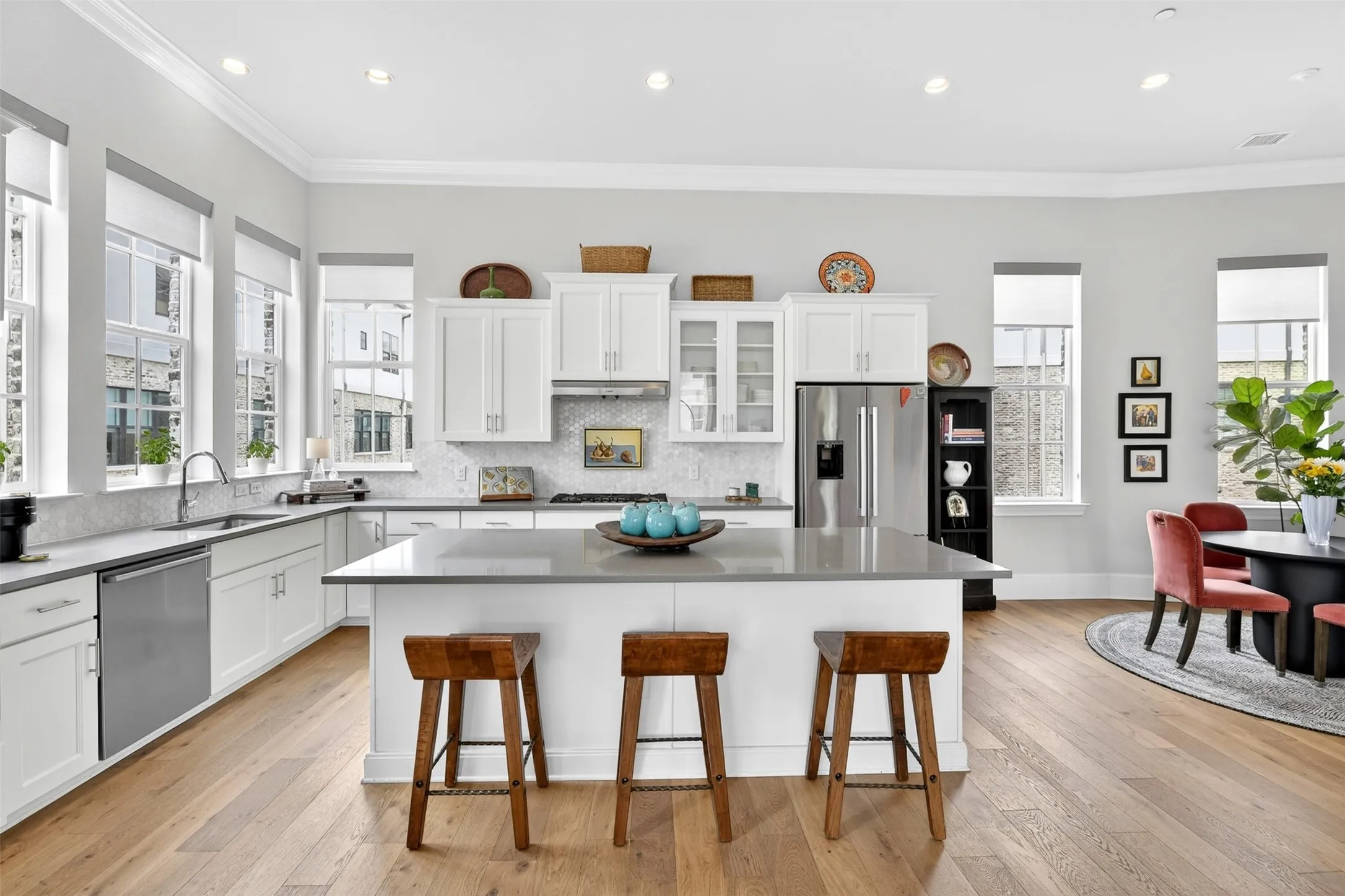 Townhouse For Rent in Dallas County , 610 Dalton Lane, Irving, Texas 75039, 3 Bedroom, 4 Bathroom, 2 Garage spaces, 2,403 Sqft, built in 2019, mls#21391548, Real Estate Agent in Irving, Homes For Rent in Dallas county, Homes For Rent in Irving, Realtor in Irving Texas, Real Estate Brokerage Independent Realty Texas, Luminita Cordes Realtor
