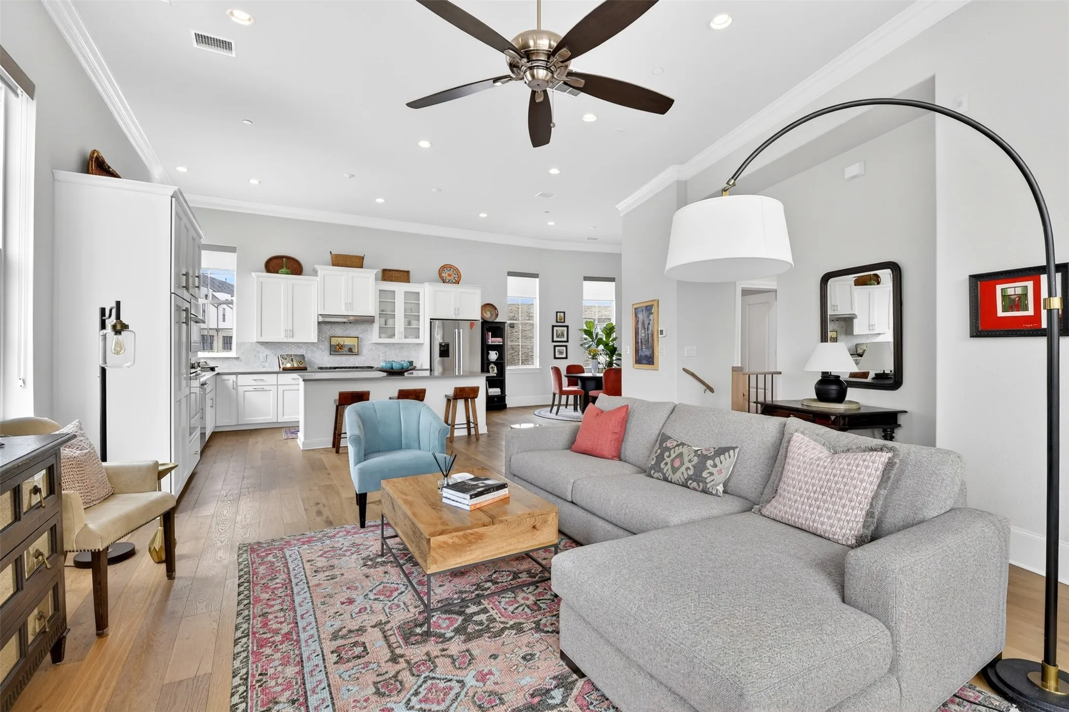 Townhouse For Rent in Dallas County , 610 Dalton Lane, Irving, Texas 75039, 3 Bedroom, 4 Bathroom, 2 Garage spaces, 2,403 Sqft, built in 2019, mls#21391548, Real Estate Agent in Irving, Homes For Rent in Dallas county, Homes For Rent in Irving, Realtor in Irving Texas, Real Estate Brokerage Independent Realty Texas, Luminita Cordes Realtor