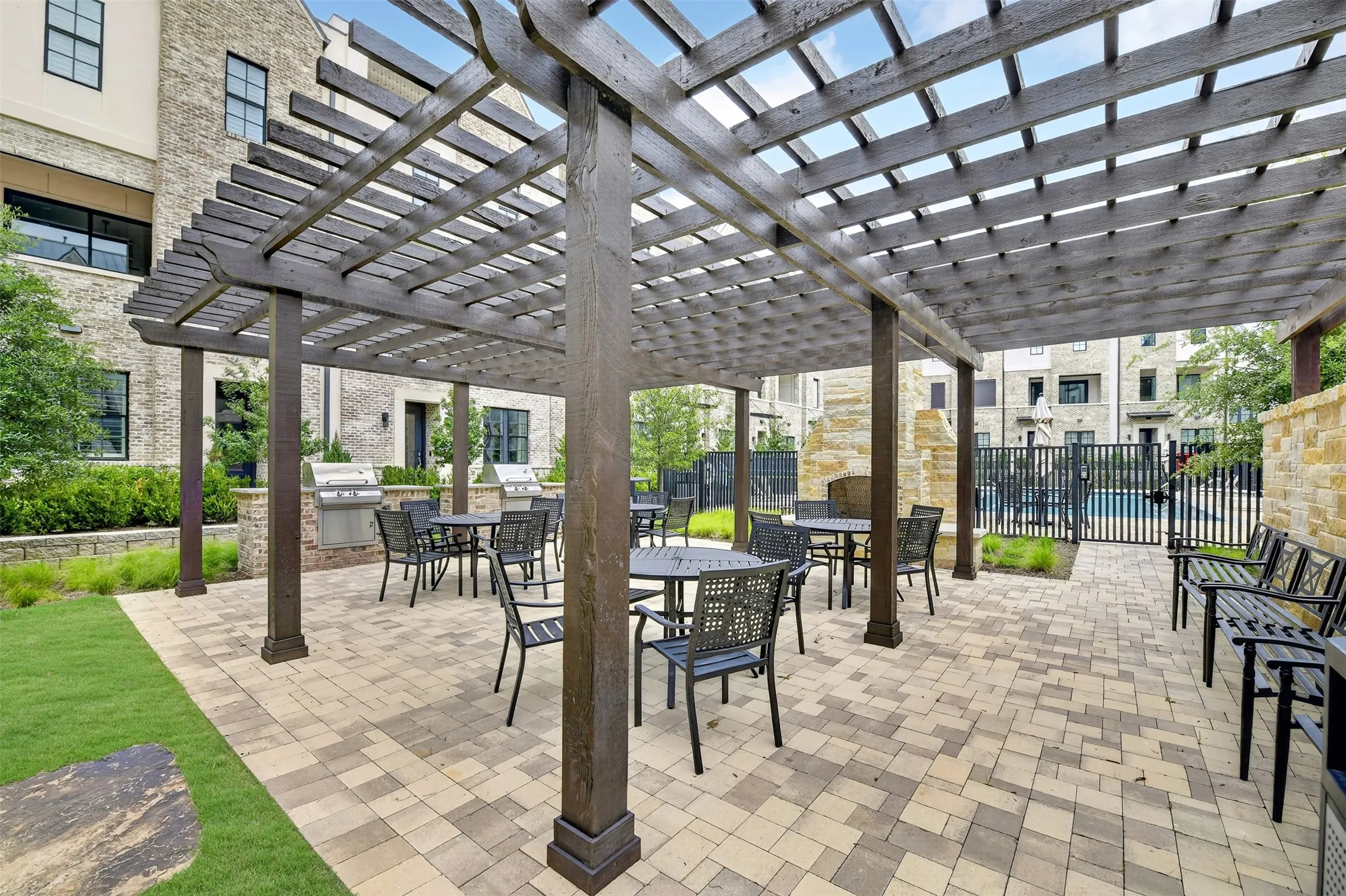 Townhouse For Rent in Dallas County , 610 Dalton Lane, Irving, Texas 75039, 3 Bedroom, 4 Bathroom, 2 Garage spaces, 2,403 Sqft, built in 2019, mls#21391548, Real Estate Agent in Irving, Homes For Rent in Dallas county, Homes For Rent in Irving, Realtor in Irving Texas, Real Estate Brokerage Independent Realty Texas, Luminita Cordes Realtor