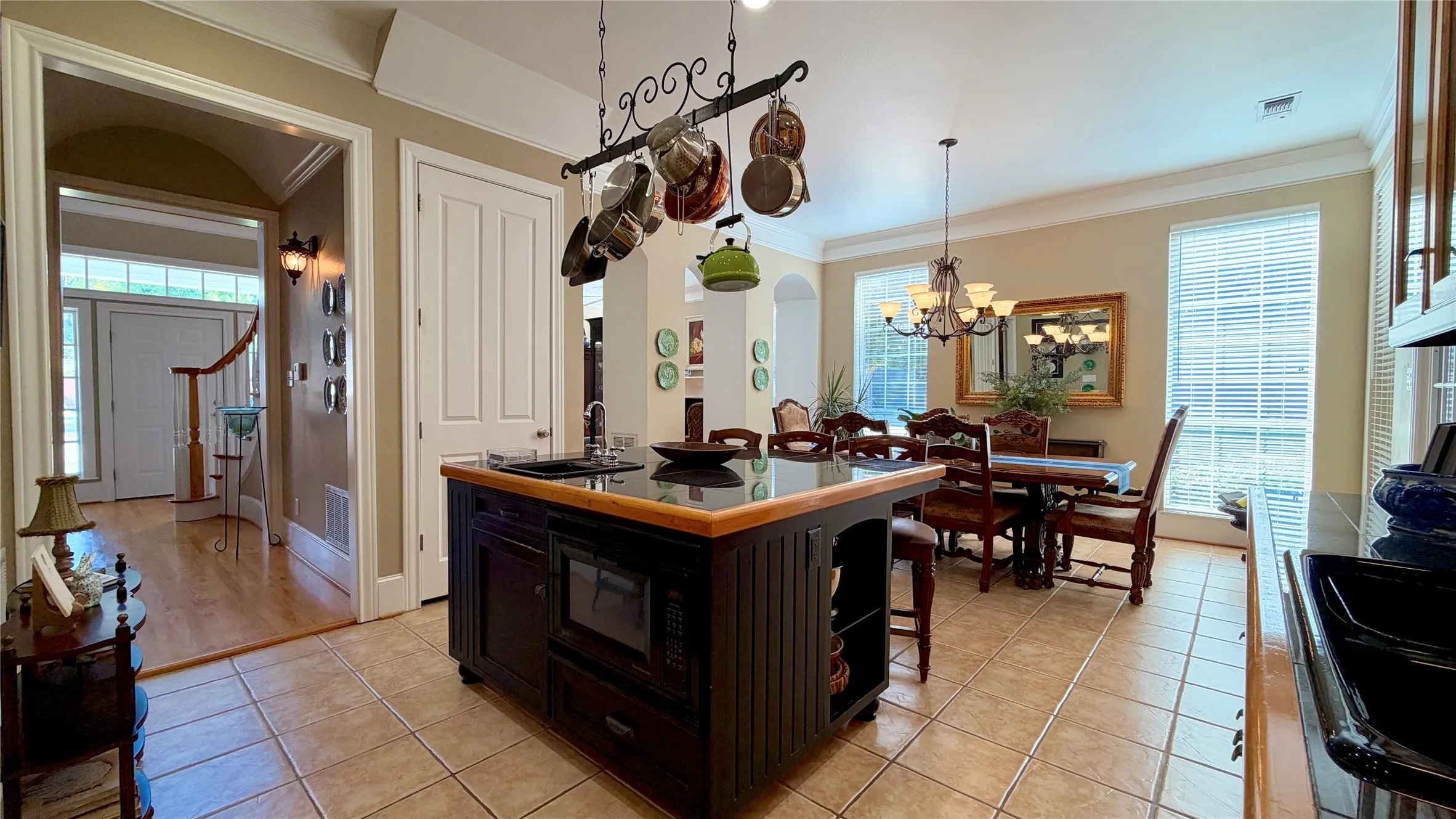Single Family Residence For Sale in Kaufman County , 8 Griffith Court, Terrell, Texas 75160, 3 Bedroom, 3 Bathroom, 2 Garage spaces, 2,567 Sqft, built in 2001, mls#21394028, Real Estate Agent in Terrell, Homes For Sale in Kaufman county, Homes For Sale in Terrell, Realtor in Terrell Texas, Real Estate Brokerage Independent Realty Texas, Luminita Cordes Realtor
