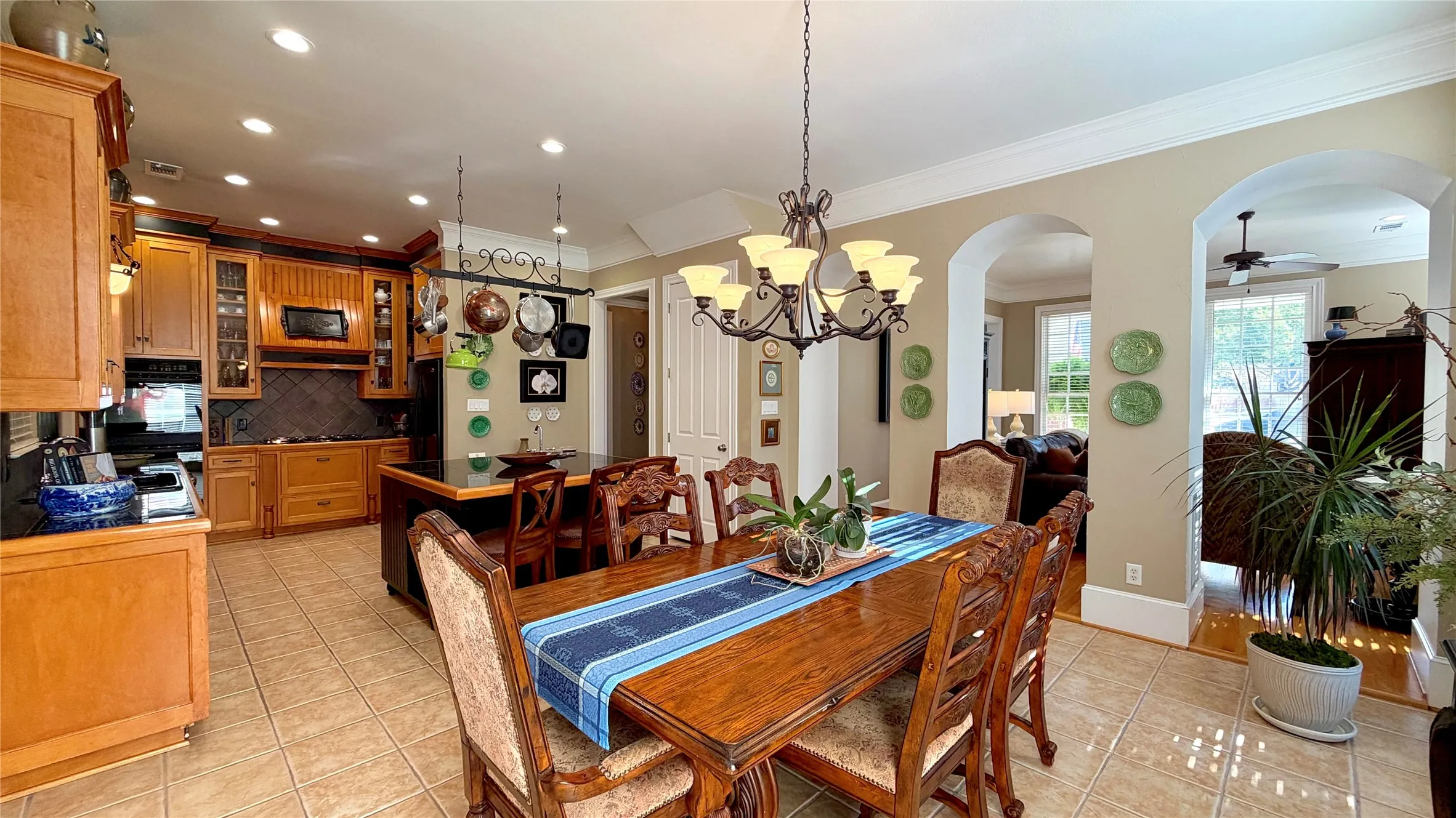 Single Family Residence For Sale in Kaufman County , 8 Griffith Court, Terrell, Texas 75160, 3 Bedroom, 3 Bathroom, 2 Garage spaces, 2,567 Sqft, built in 2001, mls#21394028, Real Estate Agent in Terrell, Homes For Sale in Kaufman county, Homes For Sale in Terrell, Realtor in Terrell Texas, Real Estate Brokerage Independent Realty Texas, Luminita Cordes Realtor