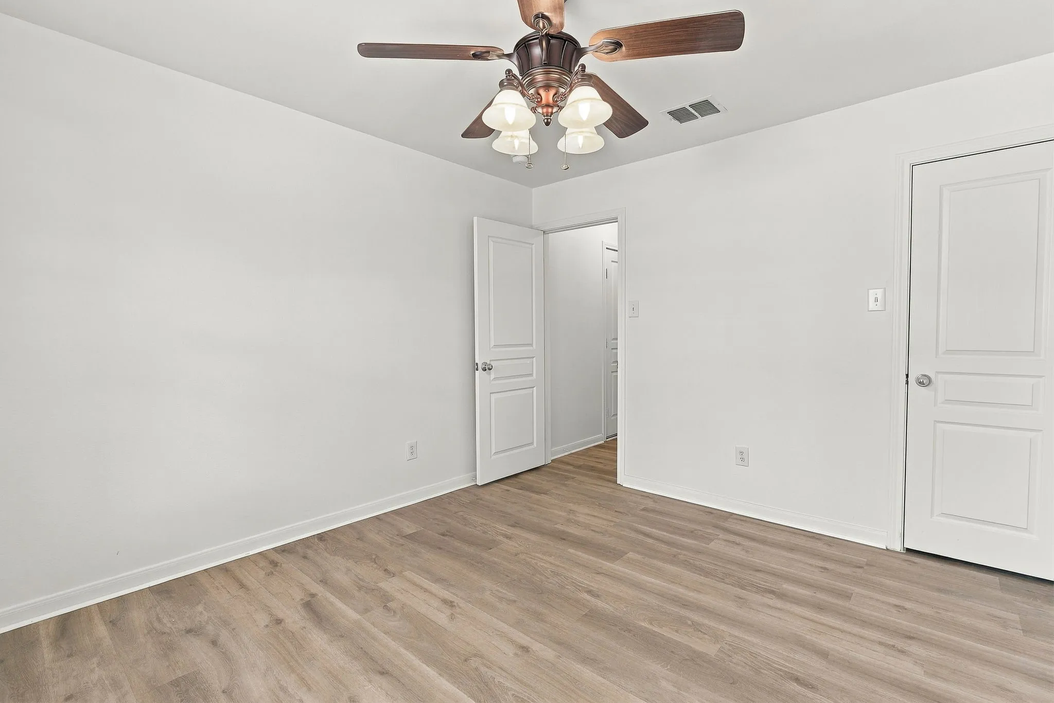 Single Family Residence For Sale in Collin County , 7600 Val Verde Drive, Mc Kinney, Texas 75071, 4 Bedroom, 2 Bathroom, 2 Garage spaces, 2,235 Sqft, built in 2005, mls#21381987, Real Estate Agent in Mc Kinney, Homes For Sale in Collin county, Homes For Sale in Mc Kinney, Realtor in Mc Kinney Texas, Real Estate Brokerage Independent Realty Texas, Luminita Cordes Realtor
