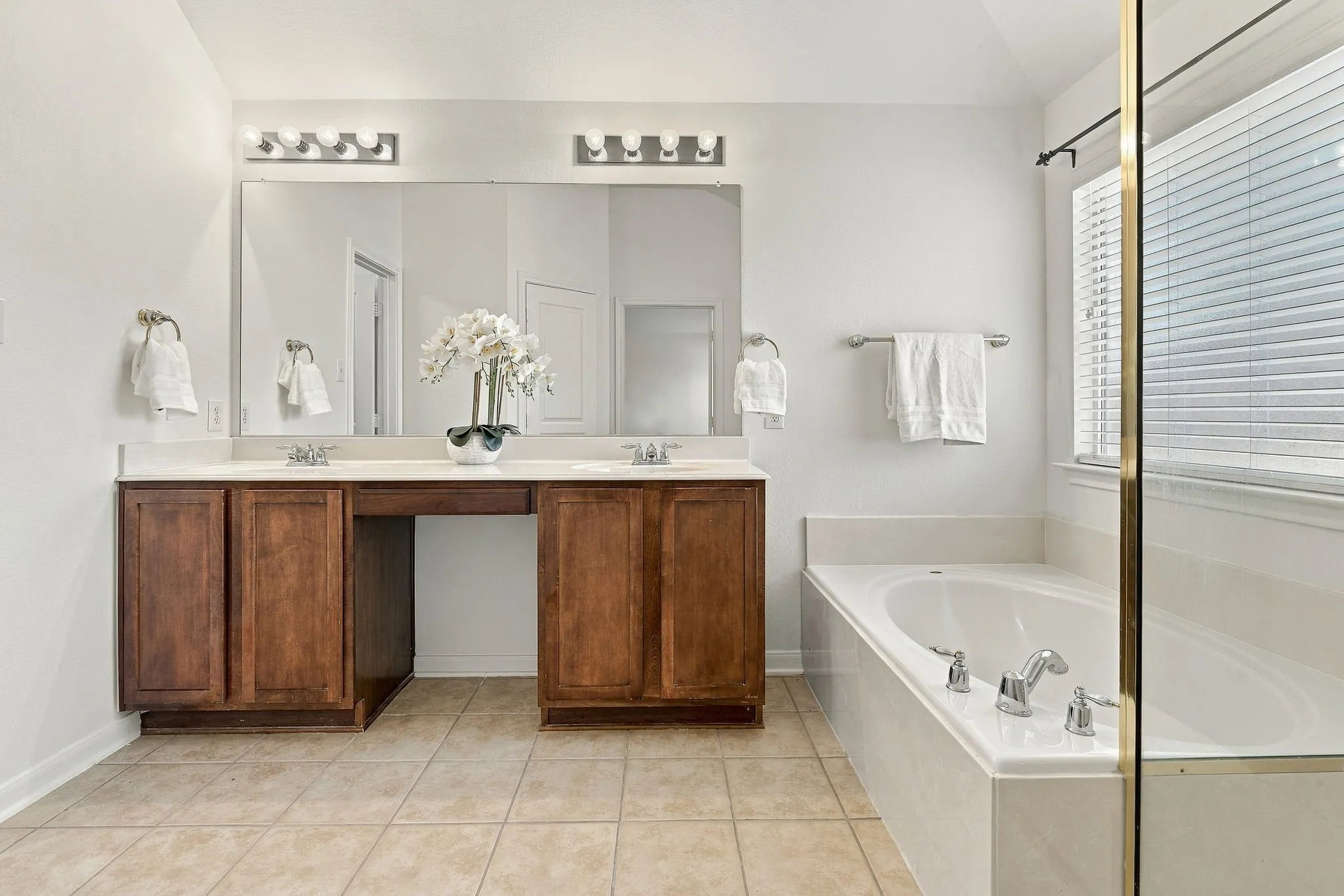 Single Family Residence For Sale in Collin County , 7600 Val Verde Drive, Mc Kinney, Texas 75071, 4 Bedroom, 2 Bathroom, 2 Garage spaces, 2,235 Sqft, built in 2005, mls#21381987, Real Estate Agent in Mc Kinney, Homes For Sale in Collin county, Homes For Sale in Mc Kinney, Realtor in Mc Kinney Texas, Real Estate Brokerage Independent Realty Texas, Luminita Cordes Realtor
