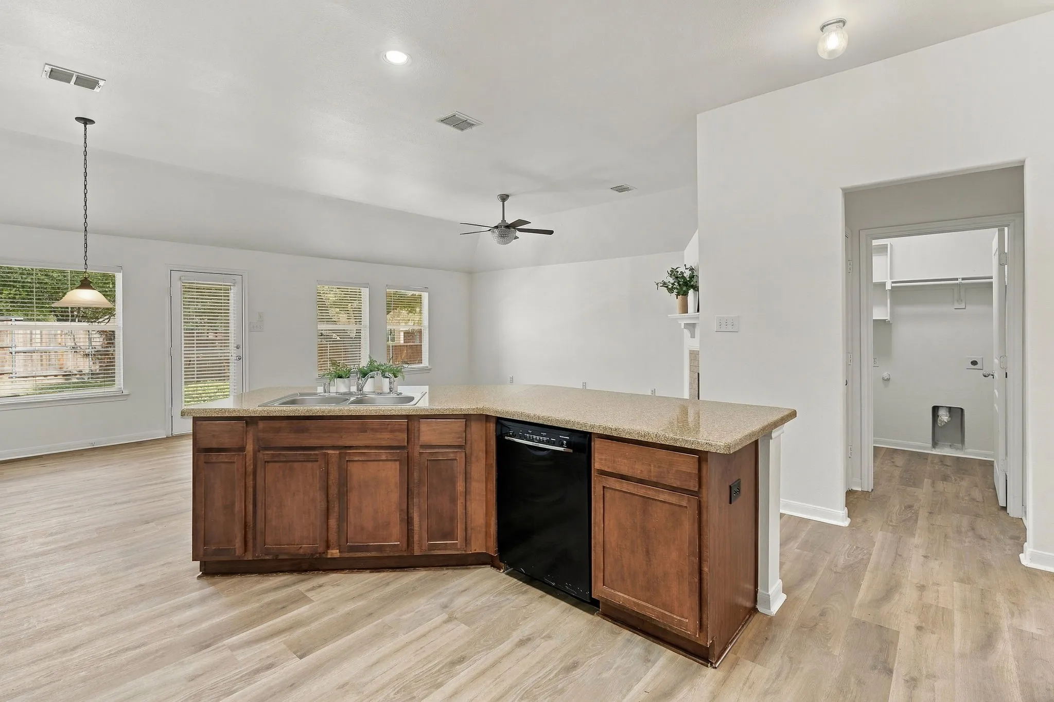 Single Family Residence For Sale in Collin County , 7600 Val Verde Drive, Mc Kinney, Texas 75071, 4 Bedroom, 2 Bathroom, 2 Garage spaces, 2,235 Sqft, built in 2005, mls#21381987, Real Estate Agent in Mc Kinney, Homes For Sale in Collin county, Homes For Sale in Mc Kinney, Realtor in Mc Kinney Texas, Real Estate Brokerage Independent Realty Texas, Luminita Cordes Realtor