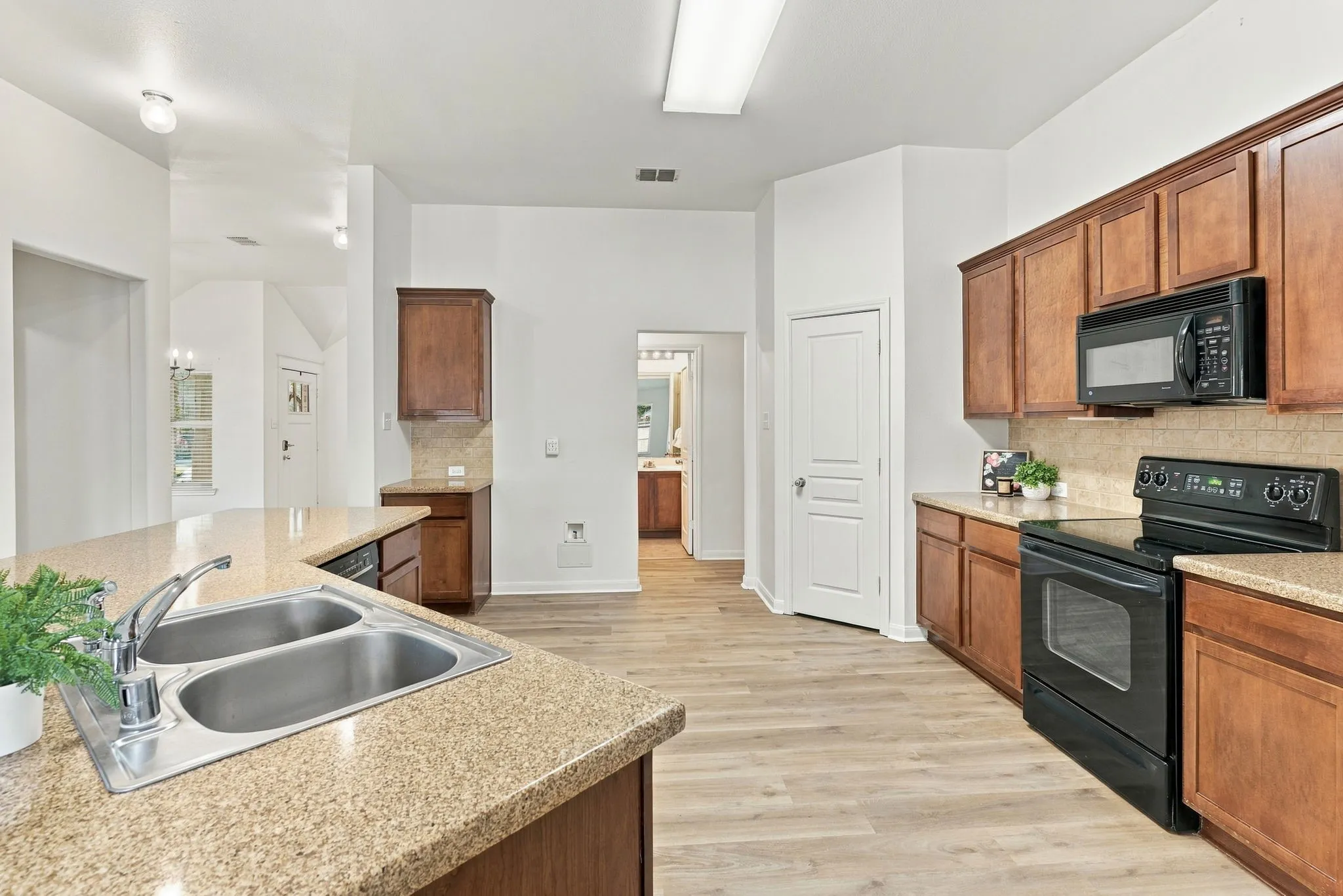 Single Family Residence For Sale in Collin County , 7600 Val Verde Drive, Mc Kinney, Texas 75071, 4 Bedroom, 2 Bathroom, 2 Garage spaces, 2,235 Sqft, built in 2005, mls#21381987, Real Estate Agent in Mc Kinney, Homes For Sale in Collin county, Homes For Sale in Mc Kinney, Realtor in Mc Kinney Texas, Real Estate Brokerage Independent Realty Texas, Luminita Cordes Realtor
