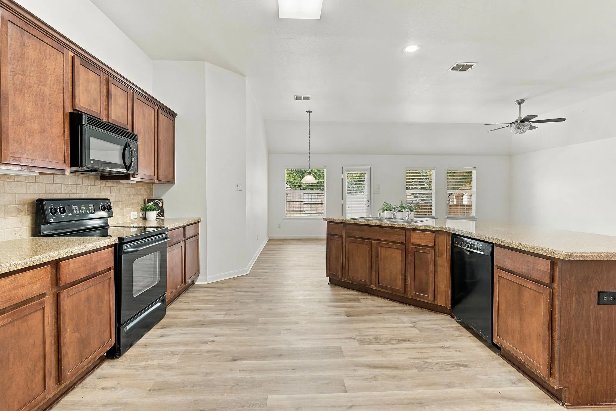 Single Family Residence For Sale in Collin County , 7600 Val Verde Drive, Mc Kinney, Texas 75071, 4 Bedroom, 2 Bathroom, 2 Garage spaces, 2,235 Sqft, built in 2005, mls#21381987, Real Estate Agent in Mc Kinney, Homes For Sale in Collin county, Homes For Sale in Mc Kinney, Realtor in Mc Kinney Texas, Real Estate Brokerage Independent Realty Texas, Luminita Cordes Realtor