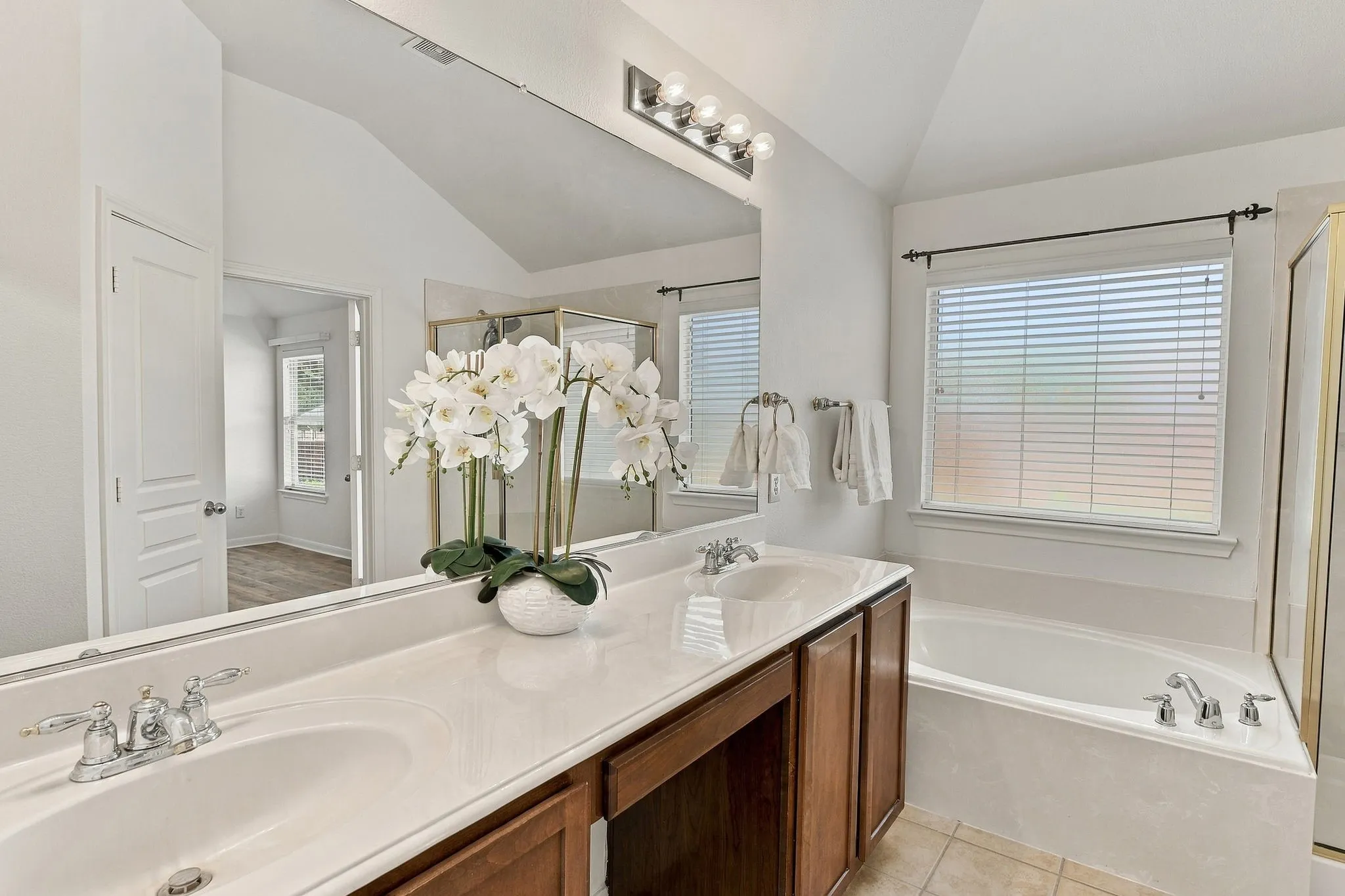 Single Family Residence For Sale in Collin County , 7600 Val Verde Drive, Mc Kinney, Texas 75071, 4 Bedroom, 2 Bathroom, 2 Garage spaces, 2,235 Sqft, built in 2005, mls#21381987, Real Estate Agent in Mc Kinney, Homes For Sale in Collin county, Homes For Sale in Mc Kinney, Realtor in Mc Kinney Texas, Real Estate Brokerage Independent Realty Texas, Luminita Cordes Realtor