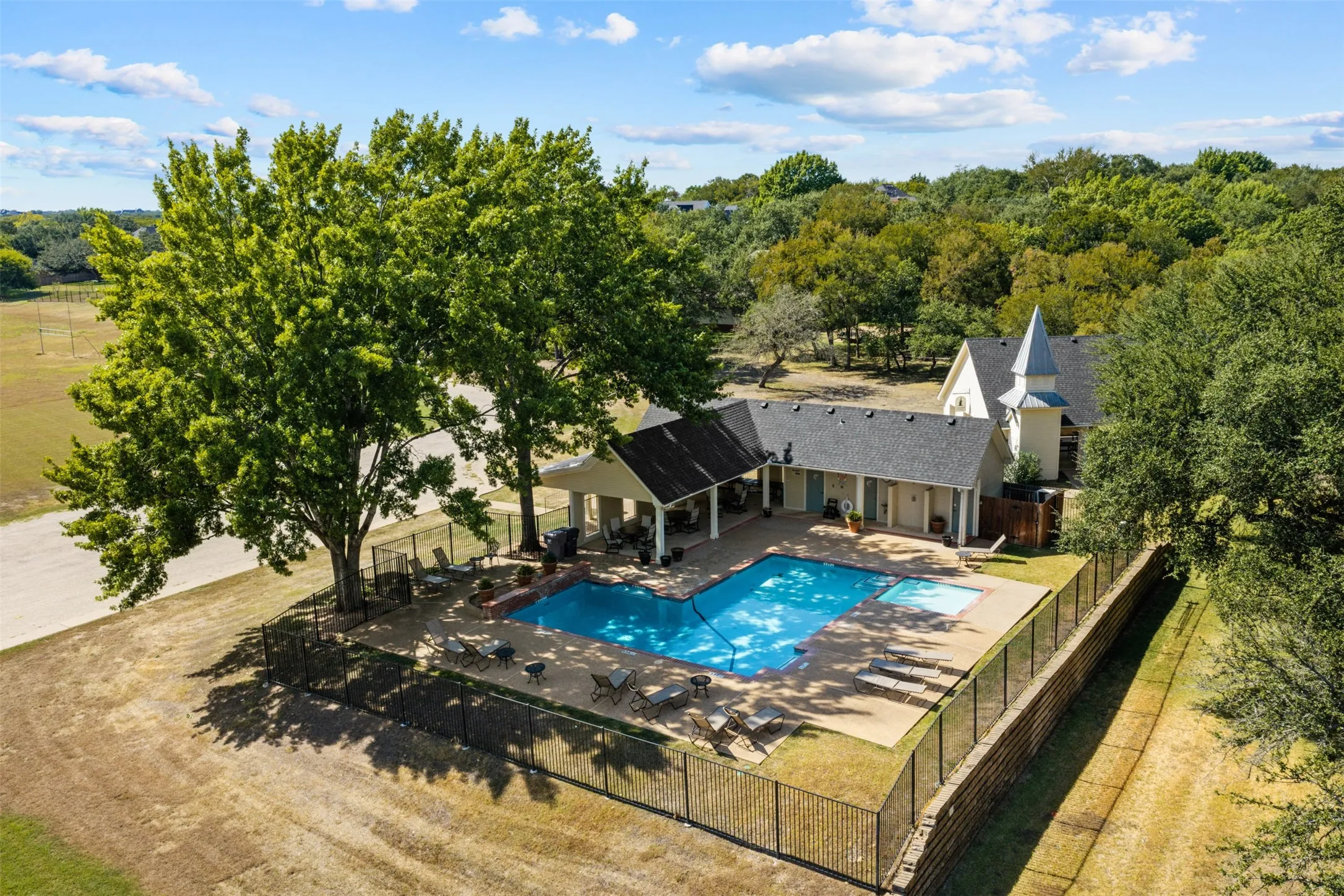 Single Family Residence For Sale in Mc Lennan County , 235 Settlers Creek Trail, Woodway, Texas 76712, 3 Bedroom, 3 Bathroom, 3 Garage spaces, 3,215 Sqft, built in 2002, mls#21394251, Real Estate Agent in Woodway, Homes For Sale in Mc Lennan county, Homes For Sale in Woodway, Realtor in Woodway Texas, Real Estate Brokerage Independent Realty Texas, Luminita Cordes Realtor